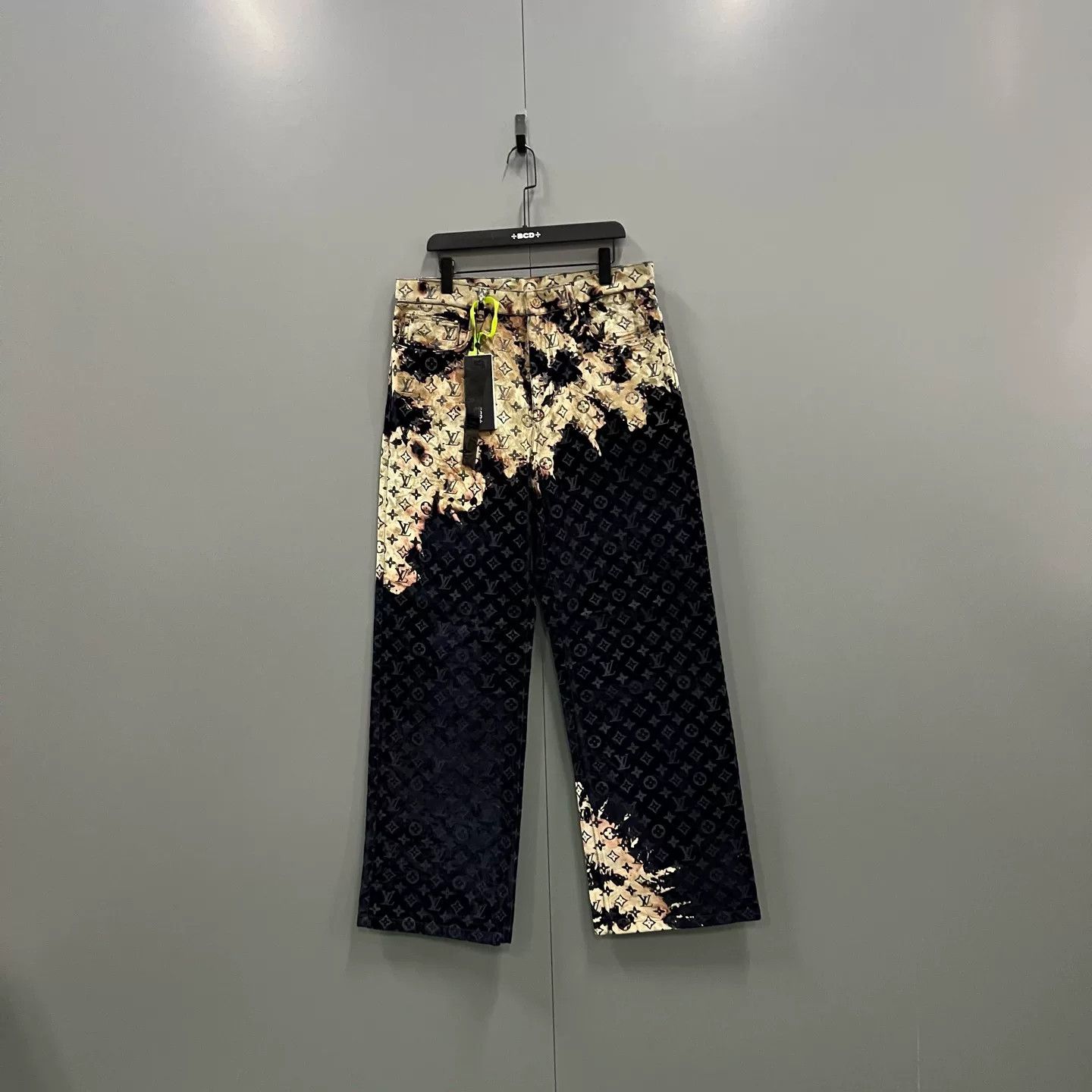 Louis Vuitton Louis Vuitton Faded Fire Cloud Denim Pants Size US 34 / EU 50 - 1 Thumbnail