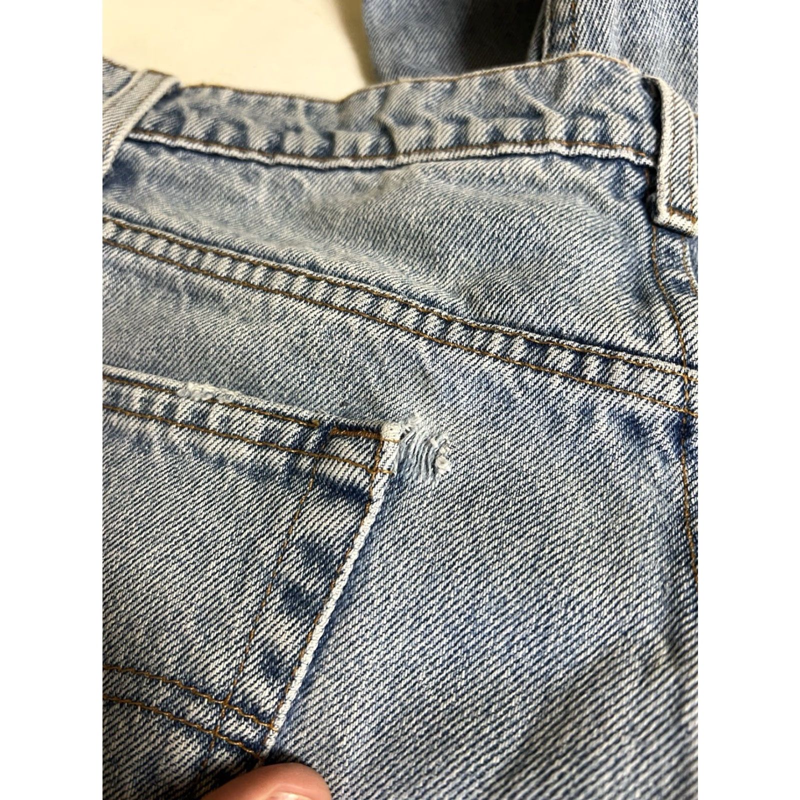 Levi's VINTAGE Levi's Jeans Mens 32x30 Blue 505 Regular Fit Straight Leg Distressed Size US 32 / EU 48 - 3 Thumbnail