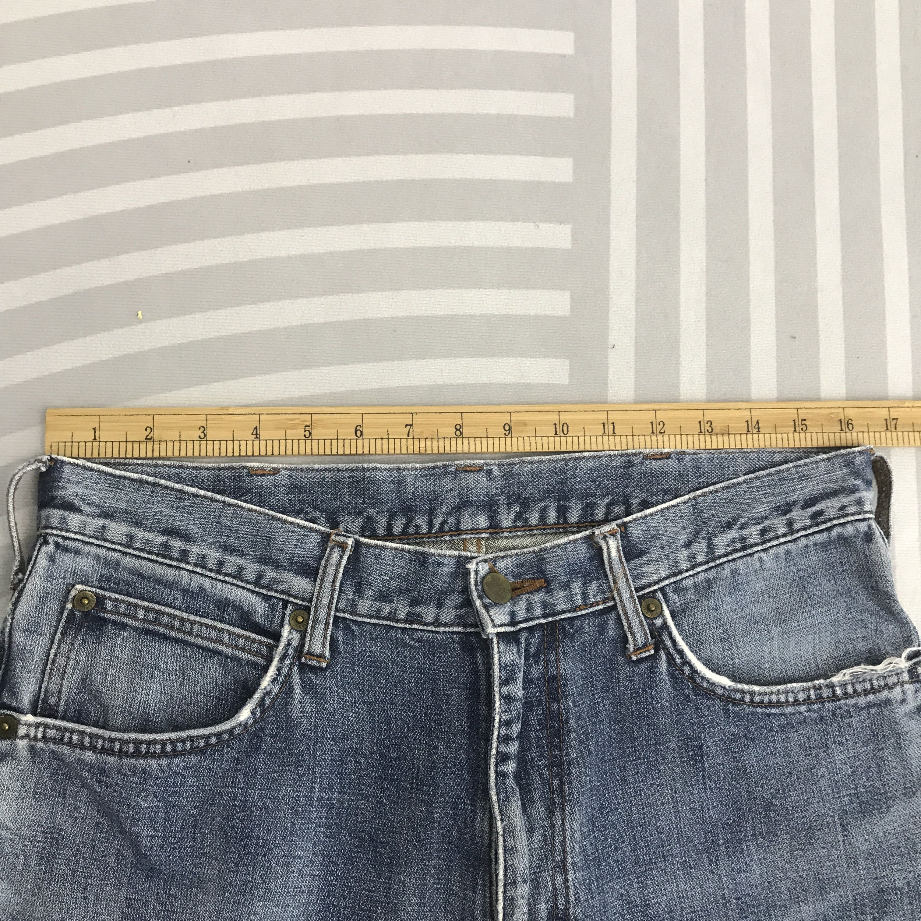 Vintage × Wrangler Flare Wrangler Distressed denim Bootcut design jeans pants Size US 31 - 7 Thumbnail