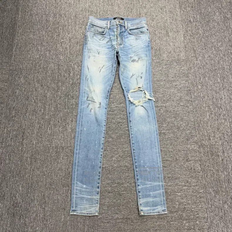 Amiri Amiri Size 30 Smudging and aging the jeans to give them a u Size US 30 / EU 46 - 1 Thumbnail