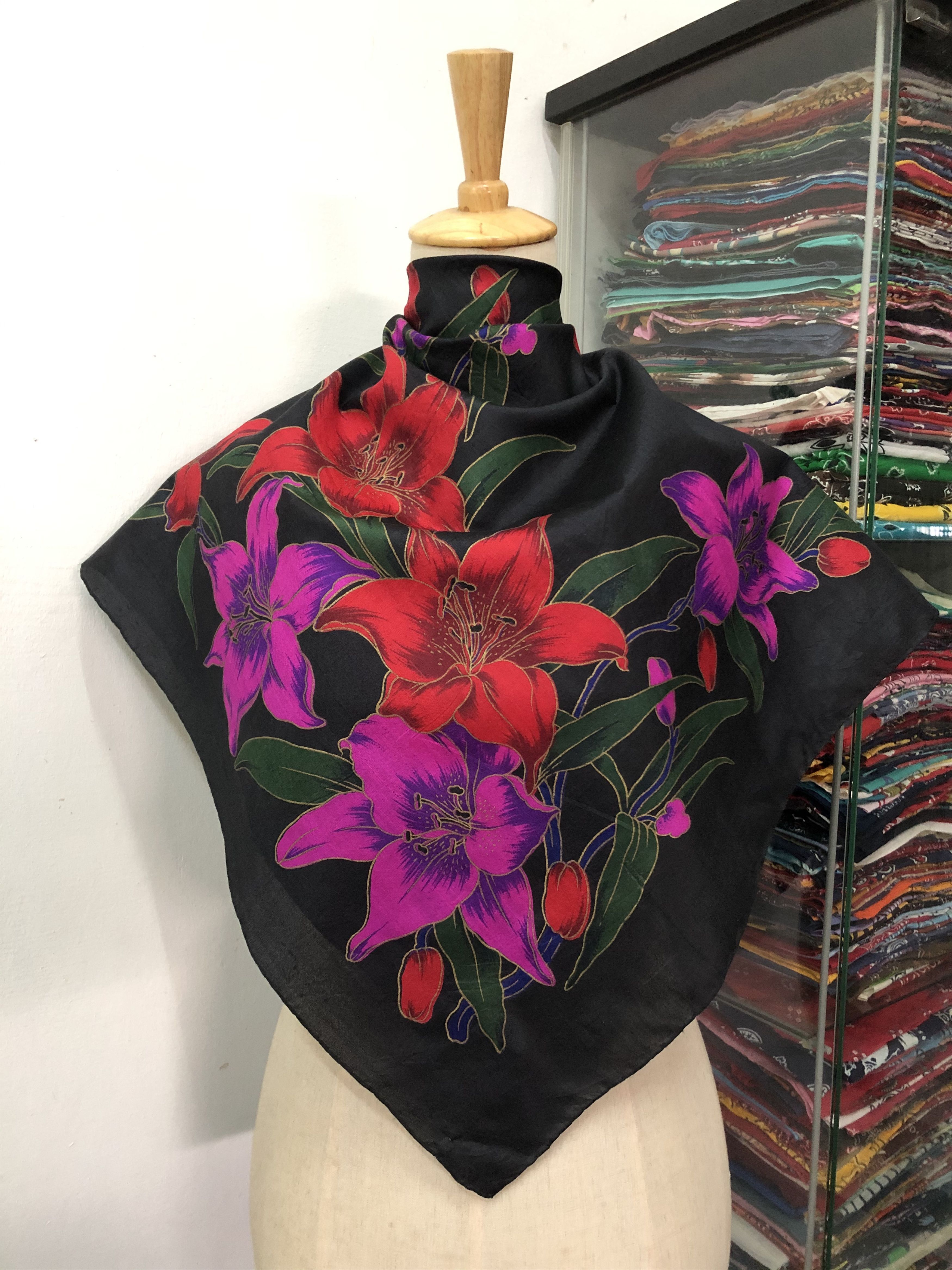 Vintage Vintage Silk Scarf Size ONE SIZE - 1 Thumbnail