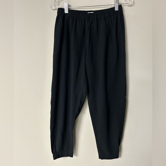 Aritzia Aritzia Black Babaton Dexter Tapered Crepe Pants Size 26" / US 2 / IT 38 - 1 Thumbnail