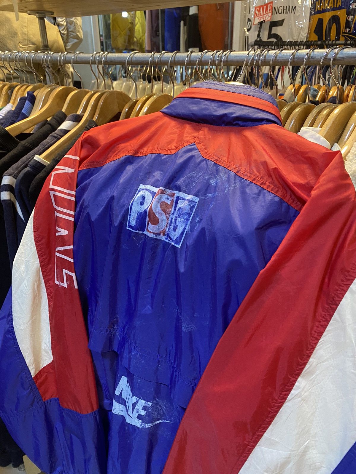 Nike × Vintage Vintage 1995-1996 Paris Saint-Germain FC Track Jacket Size US L / EU 52-54 / 3 - 4 Thumbnail