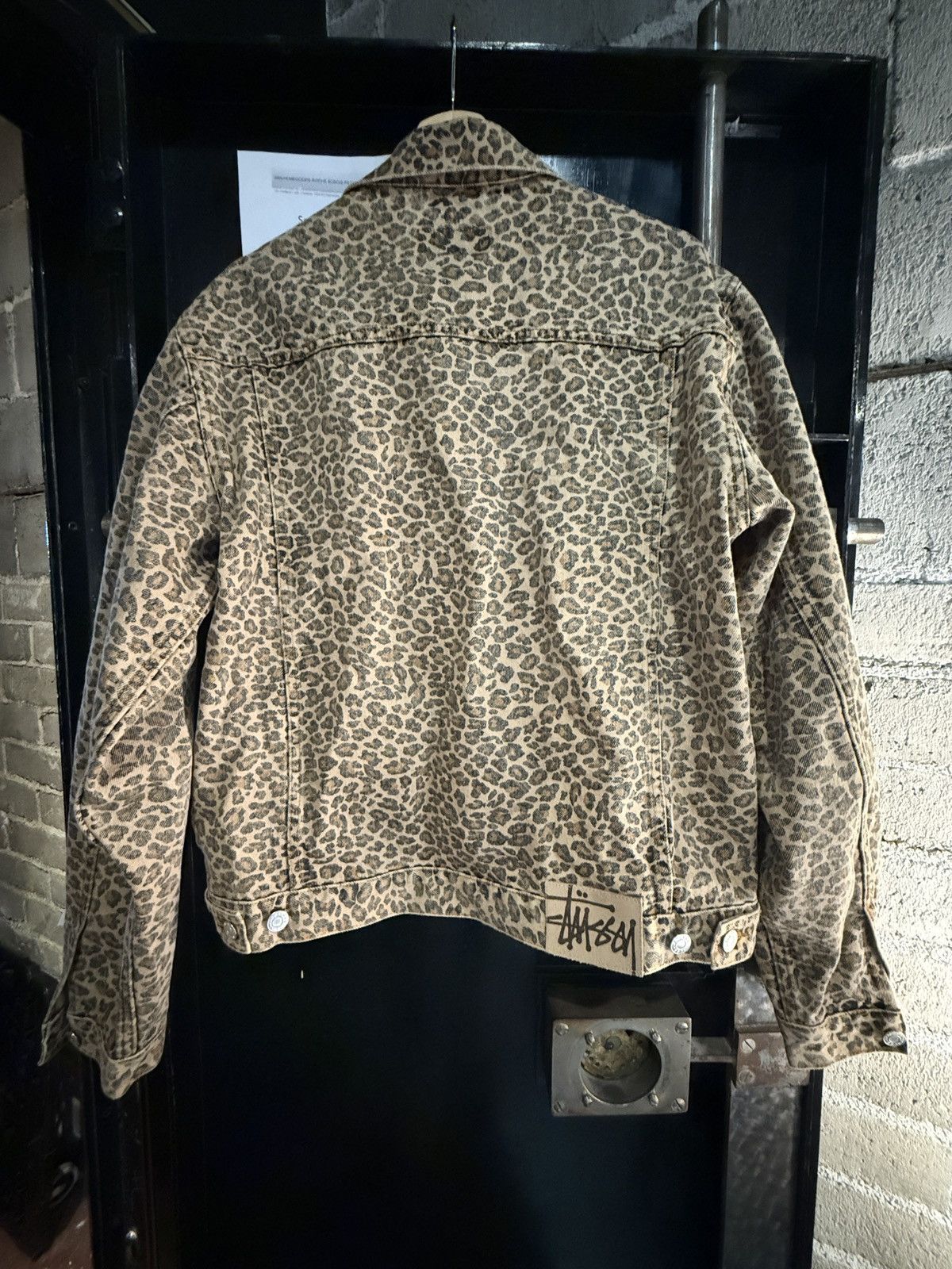 Stussy Stüssy - Leopard Print Denim Trucker Jacket Large SOLD OUT Size US L / EU 52-54 / 3 - 10 Thumbnail