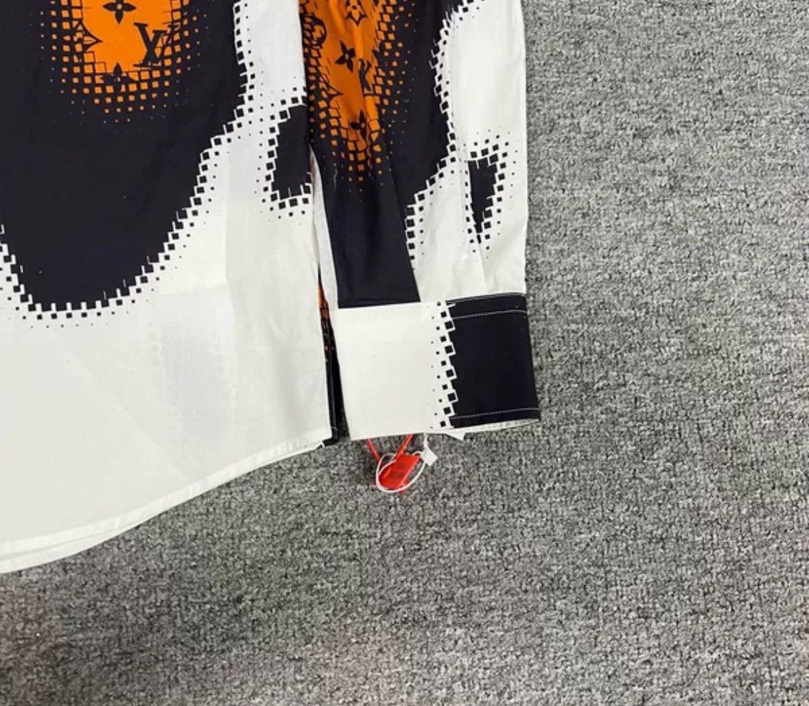 Louis Vuitton Louis Vuitton 24 New Fire Cloud Three Flower Pixel Map Shirt Size US S / EU 44-46 / 1 - 4 Thumbnail