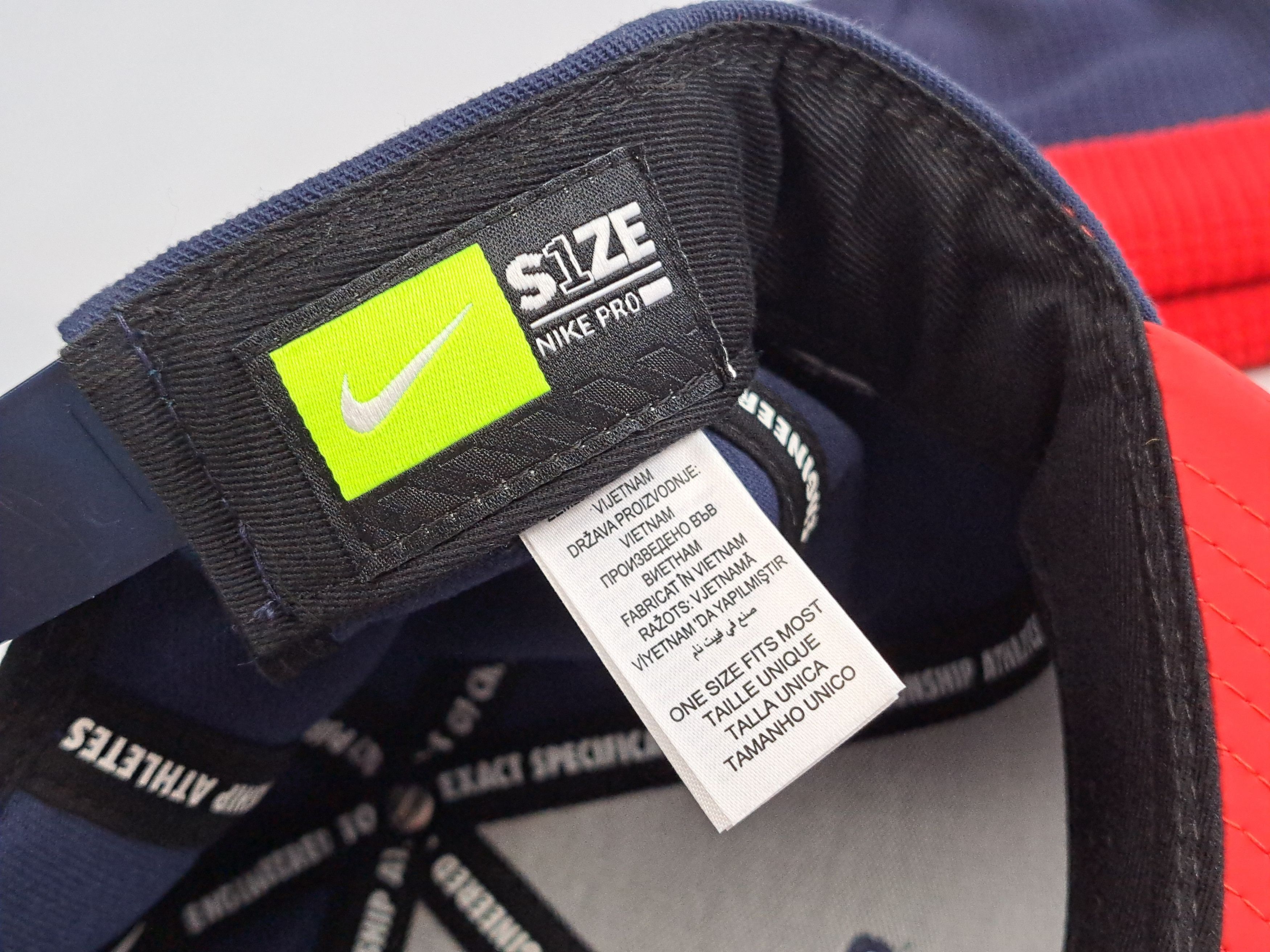 Nike NIKE Paris Saint-Germain beanie and pro snapback hat/cap. Size ONE SIZE - 12 Thumbnail