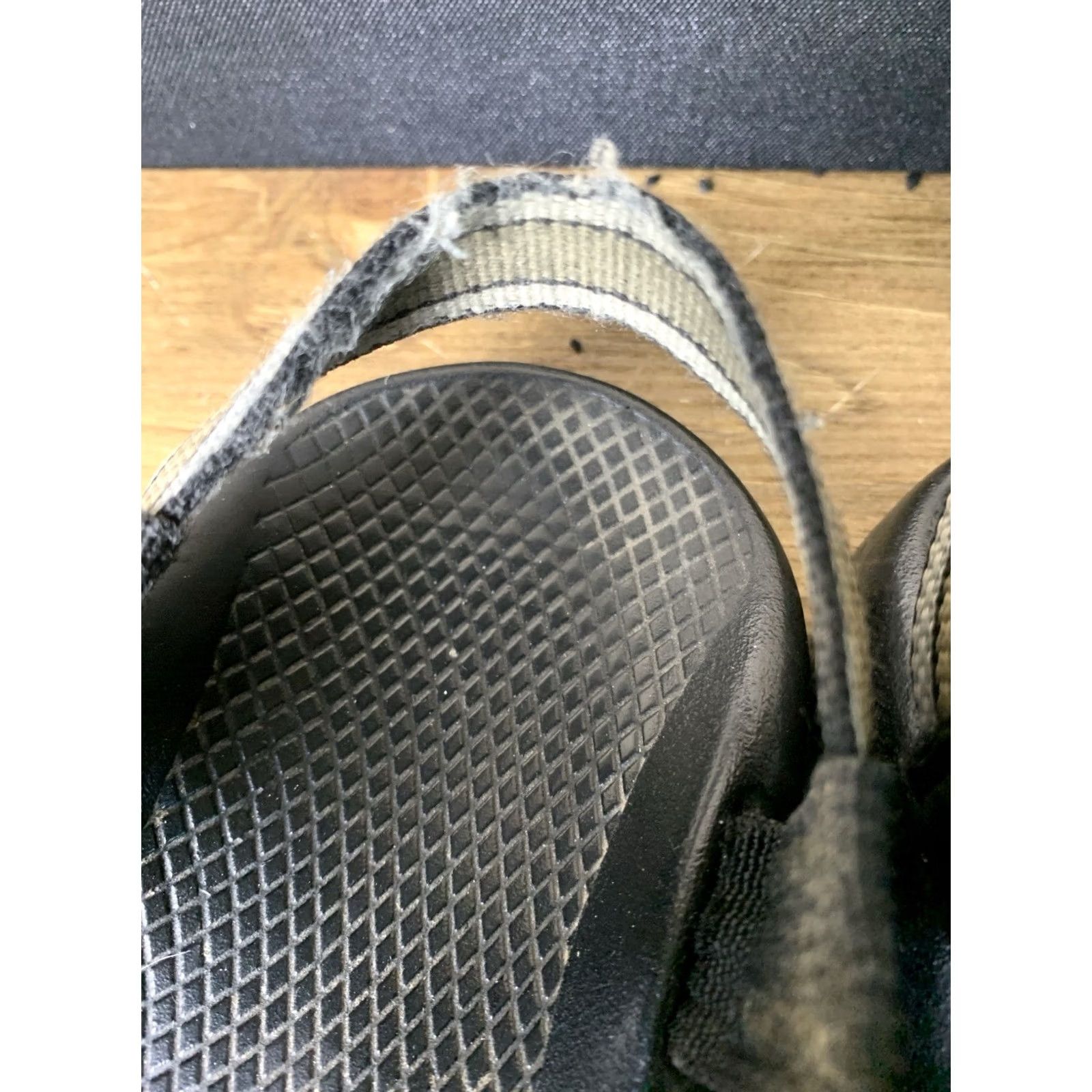 Chaco Chaco Sandals Men’s Size 9 Gray Slide Outdoor Beach Vacation USA Size ONE SIZE - 7 Thumbnail