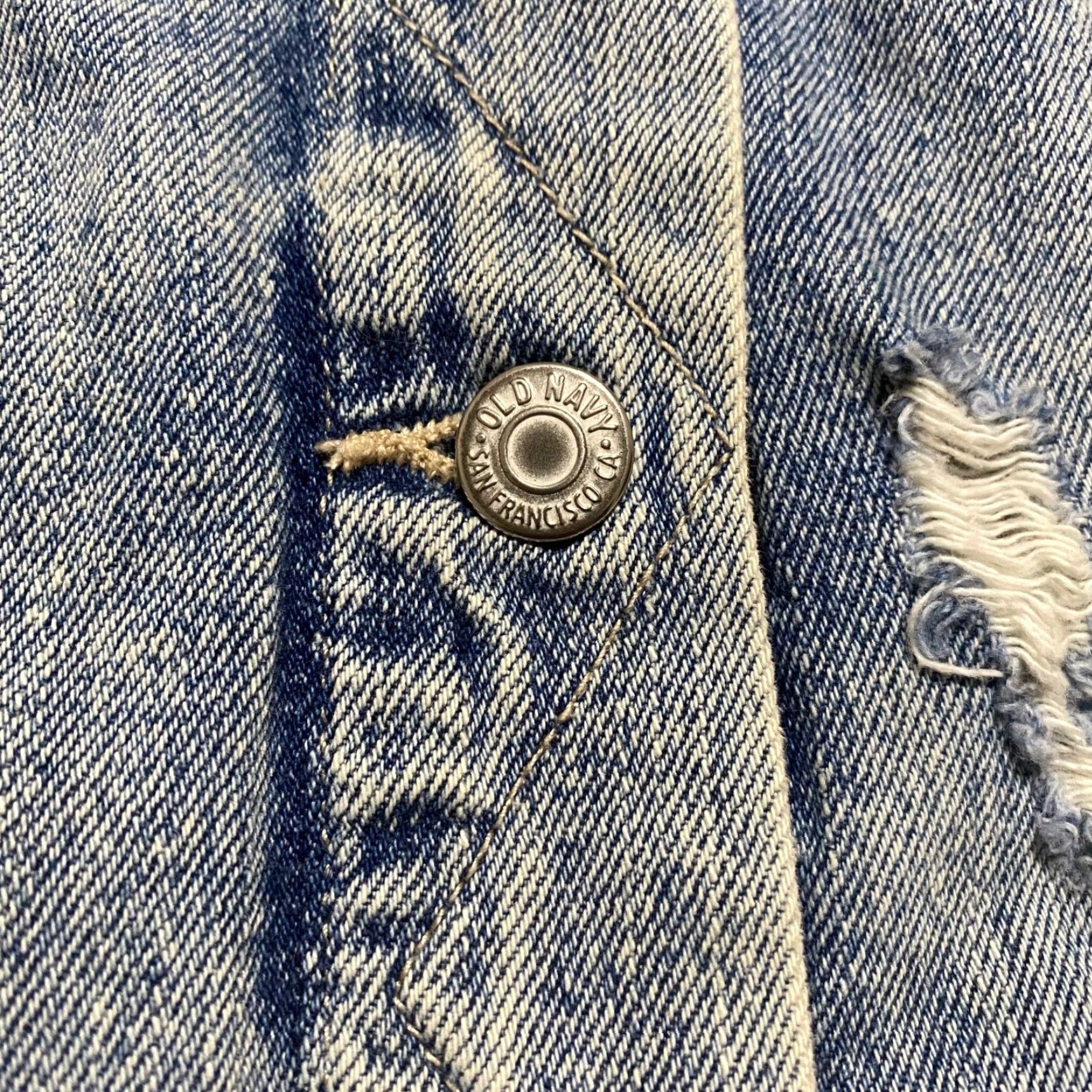 Old Navy VINTAGE Old Navy Womens XL Jean Jacket Blue Denim Button Up Trucker Pockets Distressed Size 40" / US 18 - 4 Thumbnail
