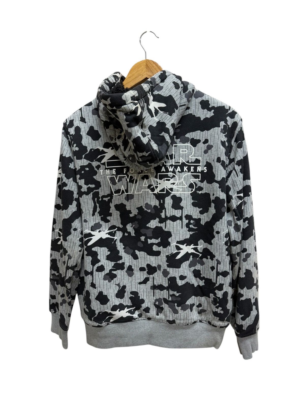 Star Wars × Uniqlo Uniqlo Star Wars The Force Awake Sheerpa ZipUp Sweater Hodie Size US M / EU 48-50 / 2 - 2 Thumbnail
