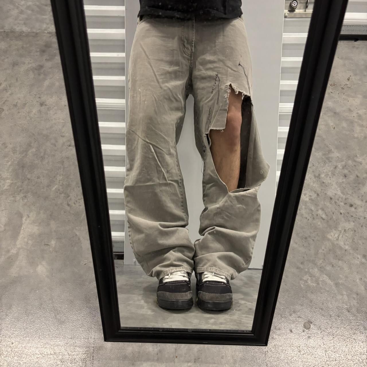 Carhartt × Vintage Crazy Vintage Y2K/2000s Faded Khaki Grey Distressed Streetwear Workwear Pants! Size US 32 / EU 48 - 1 Thumbnail