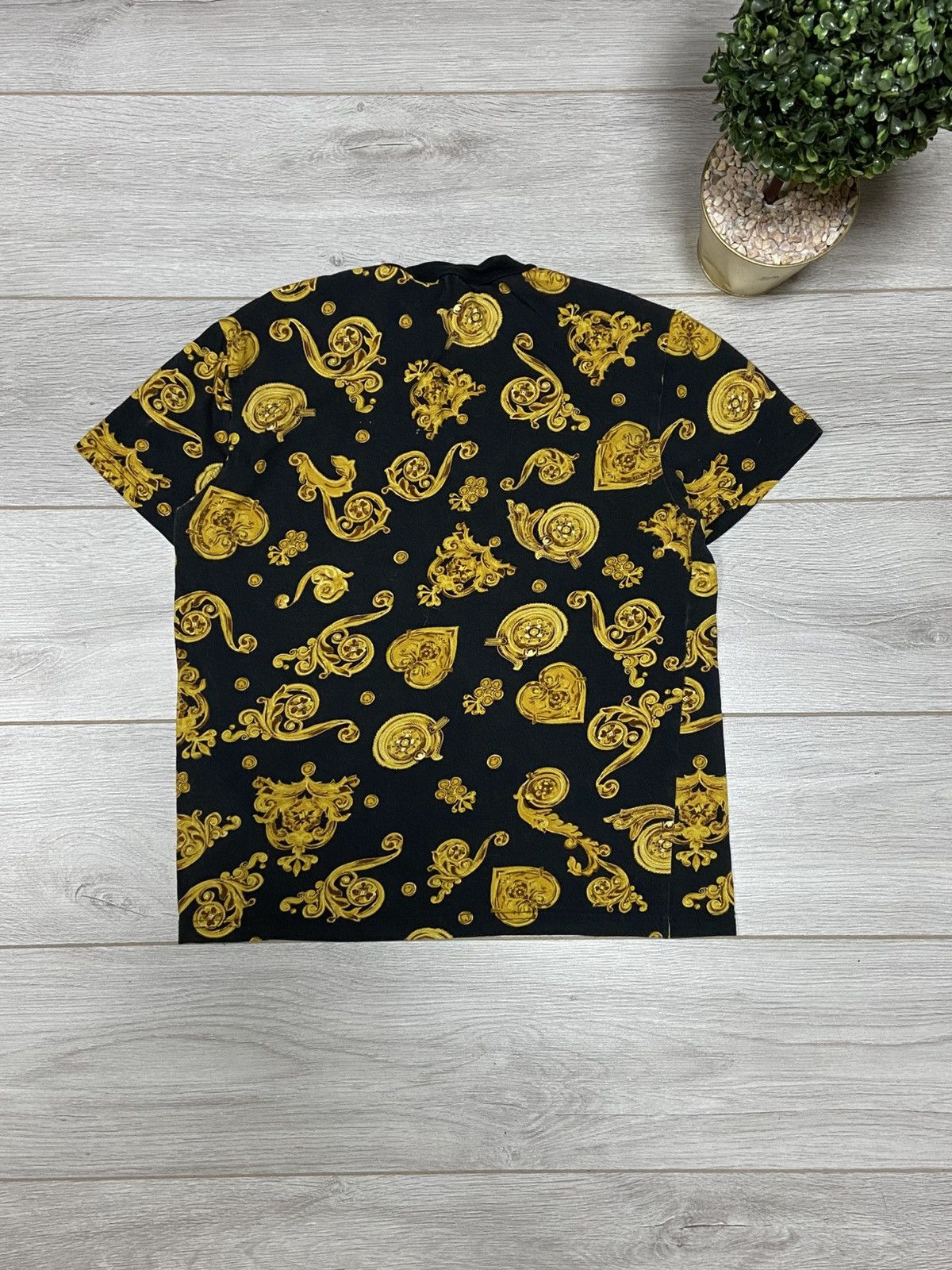 Versace Jeans Couture Versace monogram gold patterns over print t-shirt Size US L / EU 52-54 / 3 - 2 Thumbnail