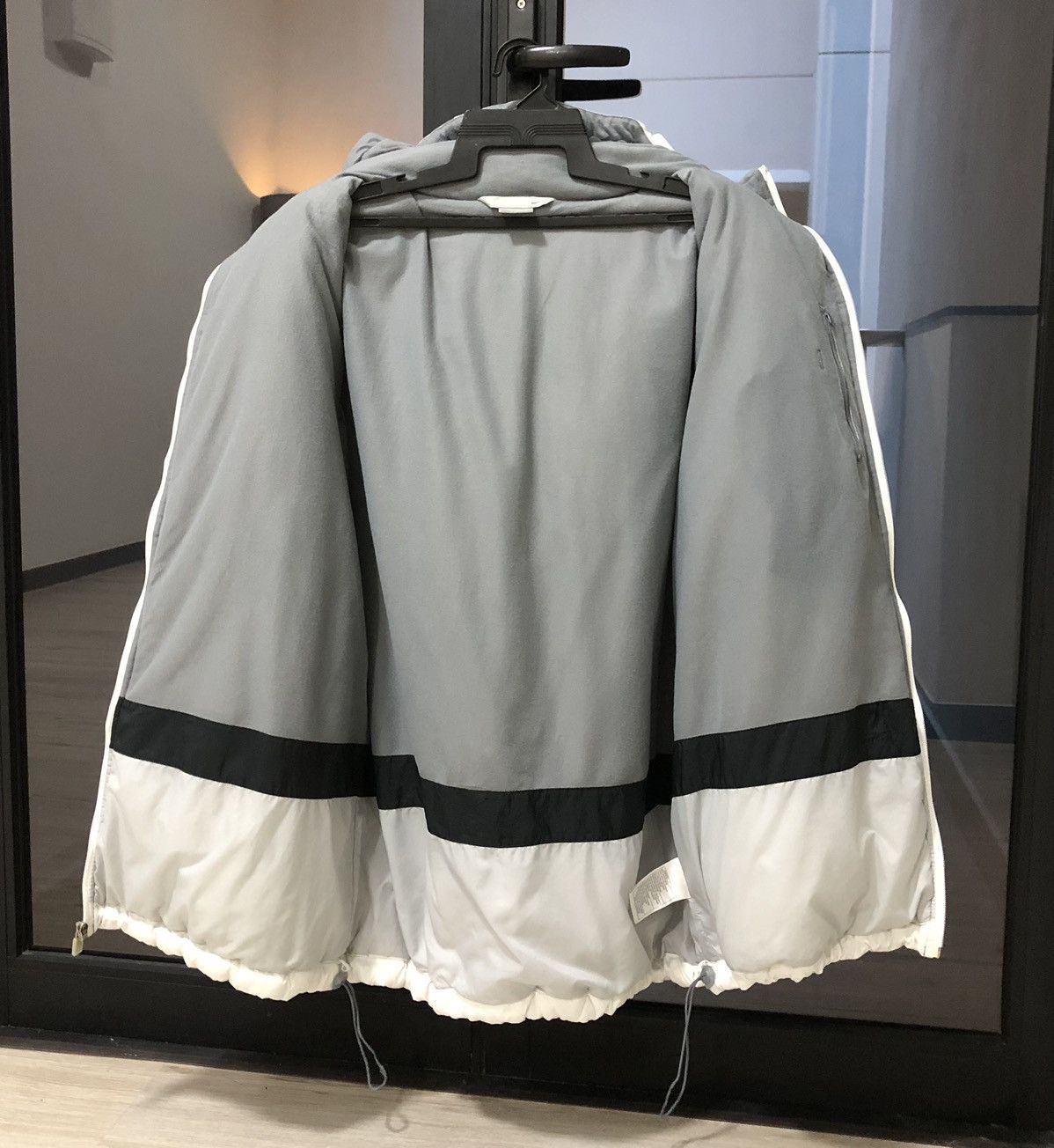 Nike Vintage Nike Small Logo White Puffer Jacket Size US L / EU 52-54 / 3 - 4 Thumbnail
