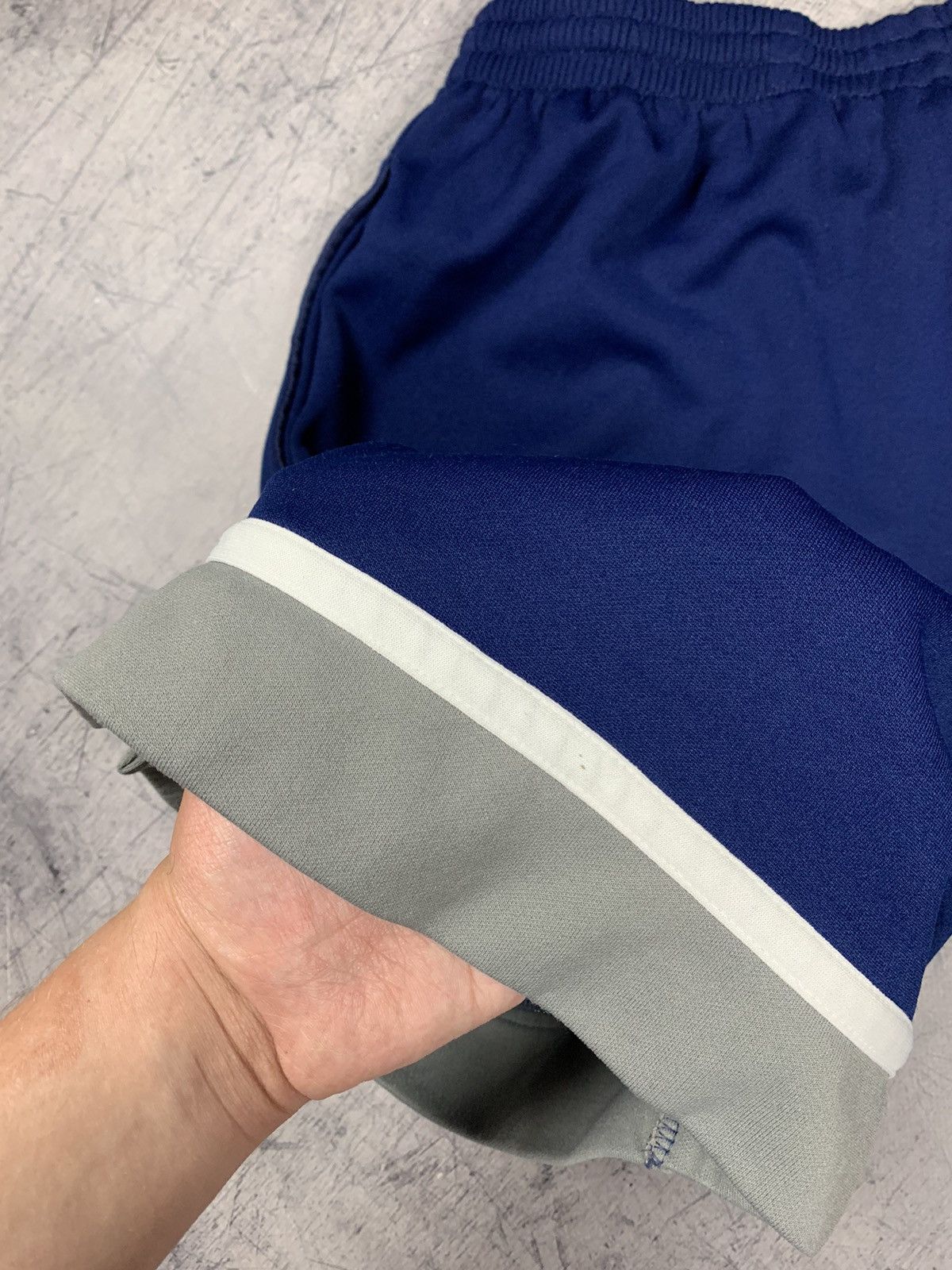 Nike Vintage Nike Retro Basketball Shorts 90’s Top Size M Blue Size US 32 / EU 48 - 7 Thumbnail