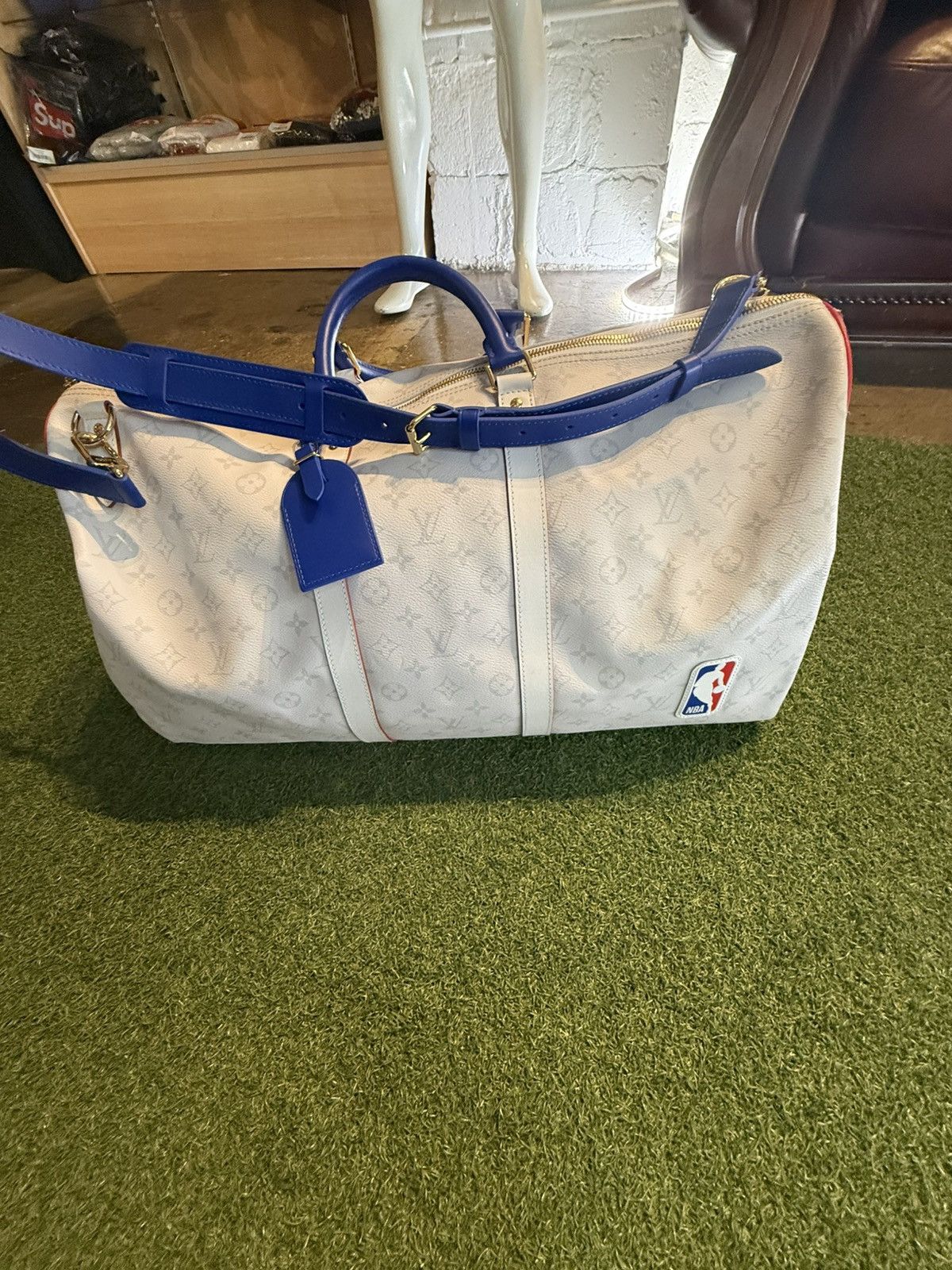 Louis Vuitton × NBA Louis Vuitton X NBA Keepall Antartica Bag Size ONE SIZE - 15 Thumbnail