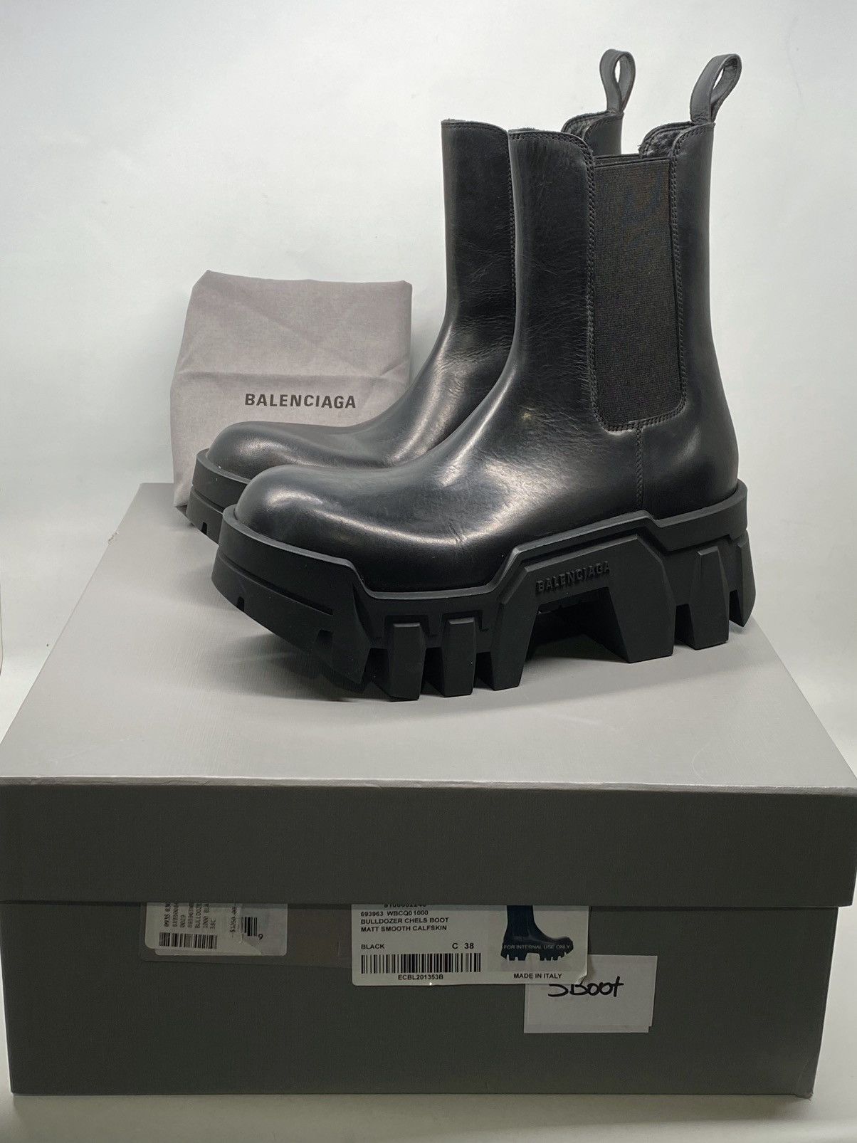 Balenciaga Balenciaga Leather Chelsea Boot size 38 Size US 8 / IT 38 - 13 Thumbnail
