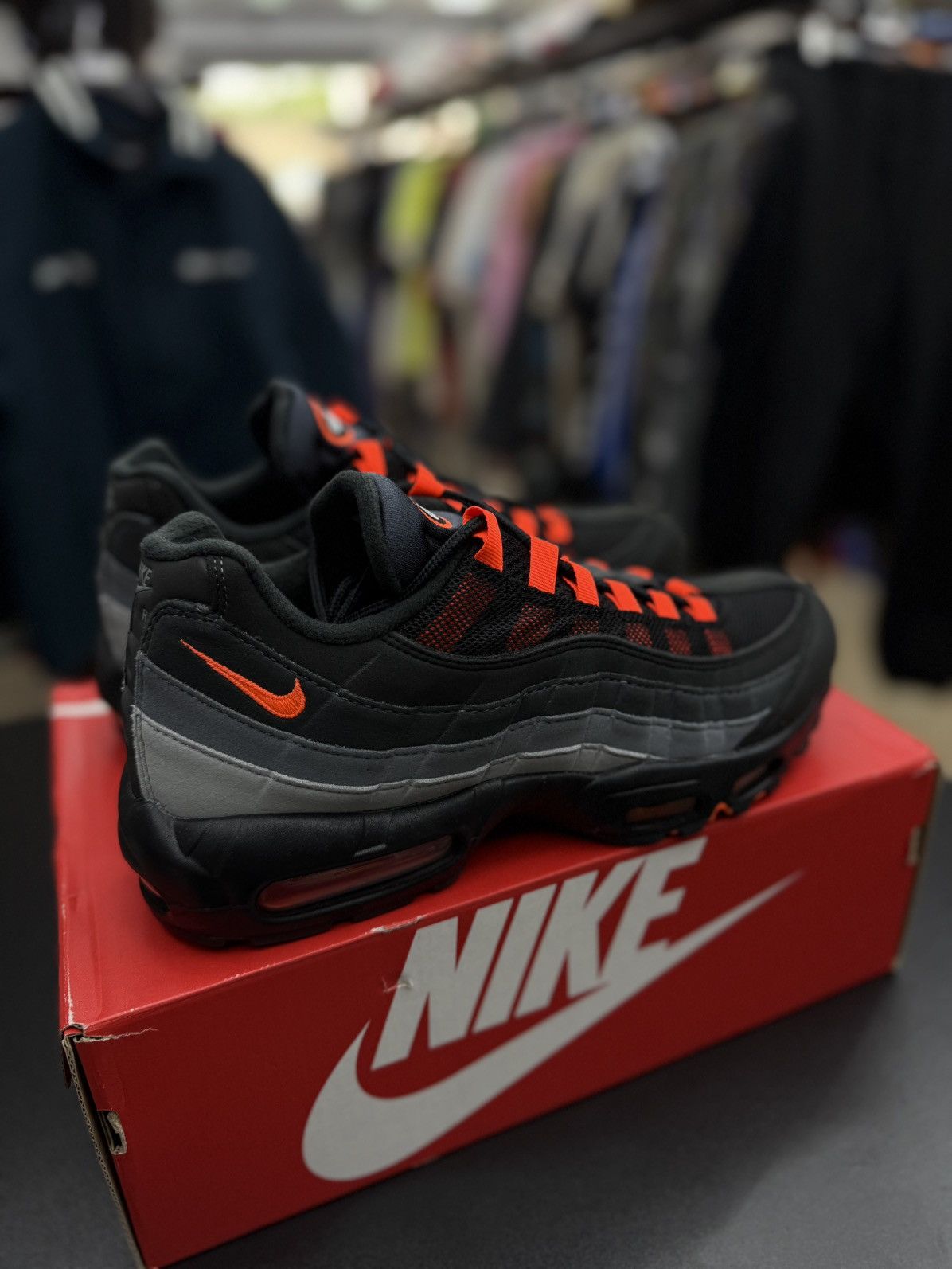 Nike Nike Air Max Black Hyper Crimson Size 10 NEW Size US 10 / EU 43 - 2 Thumbnail