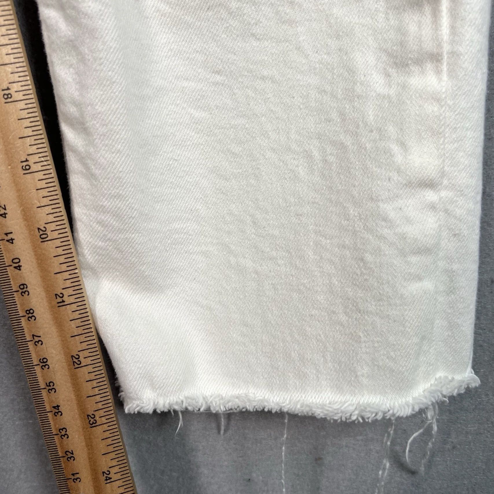 Topshop VINTAGE Topshop Jeans Adult Womens 26 x 23 White Denim Raw Hem Straight Womens Size 26" / US 2 / IT 38 - 4 Thumbnail