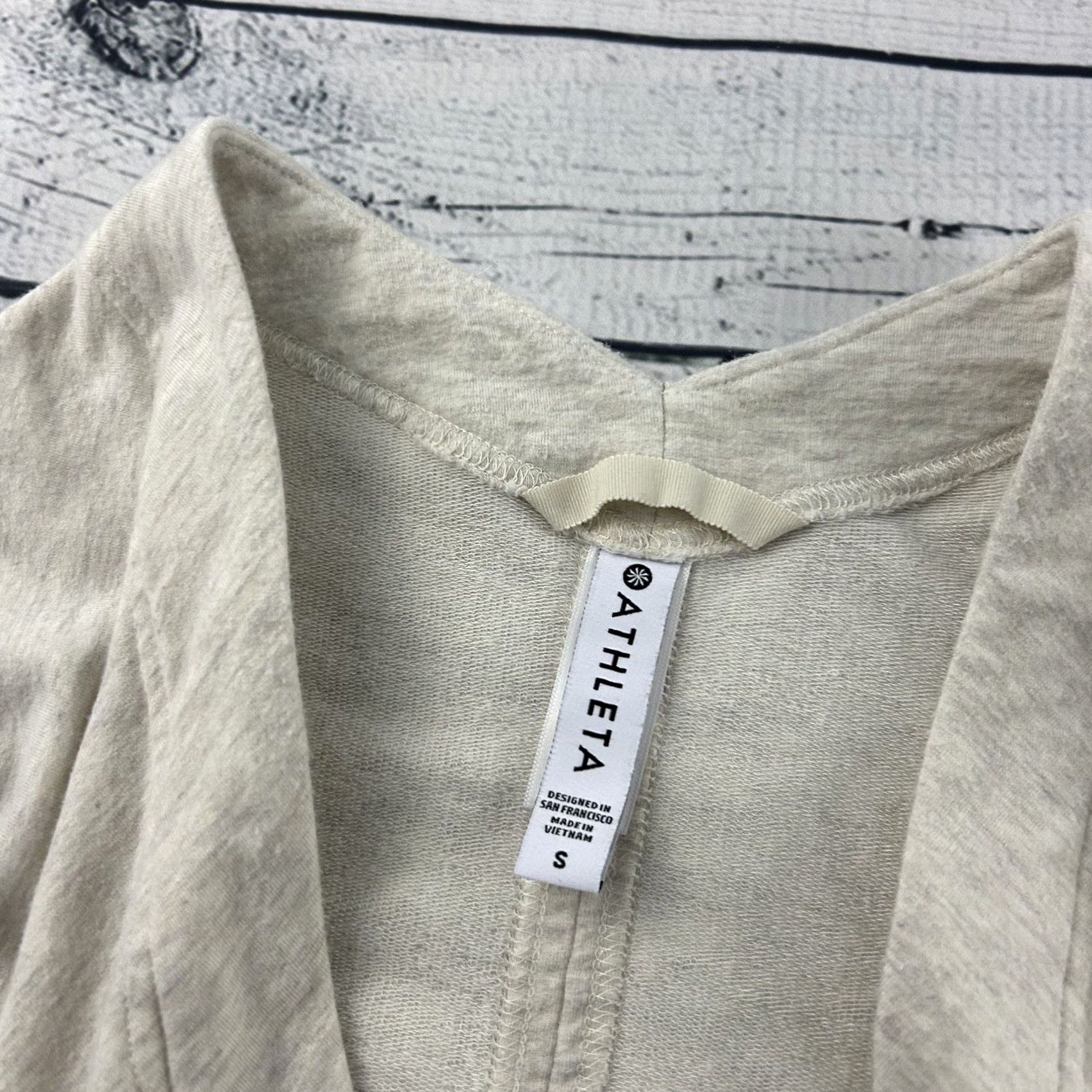Athleta Athleta Short Sleeve Oversized Sweatshirt Yoga Cardigan Women's S Beige Size S / US 4 / IT 40 - 2 Thumbnail