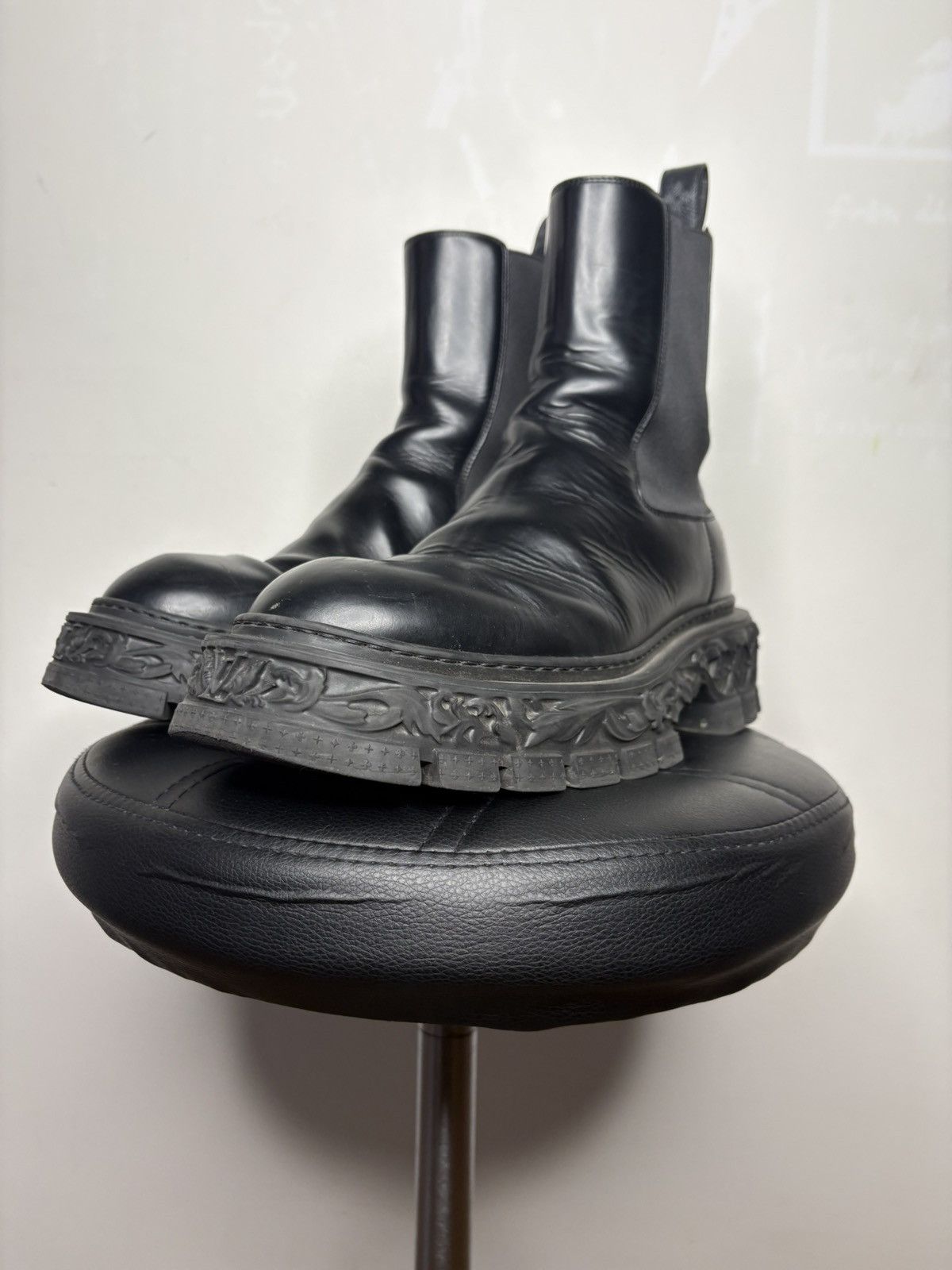 Louis Vuitton Louis Vuitton Baroque Boots - Virgil’s Last Show (RARE) Size US 9 / EU 42 - 2 Thumbnail
