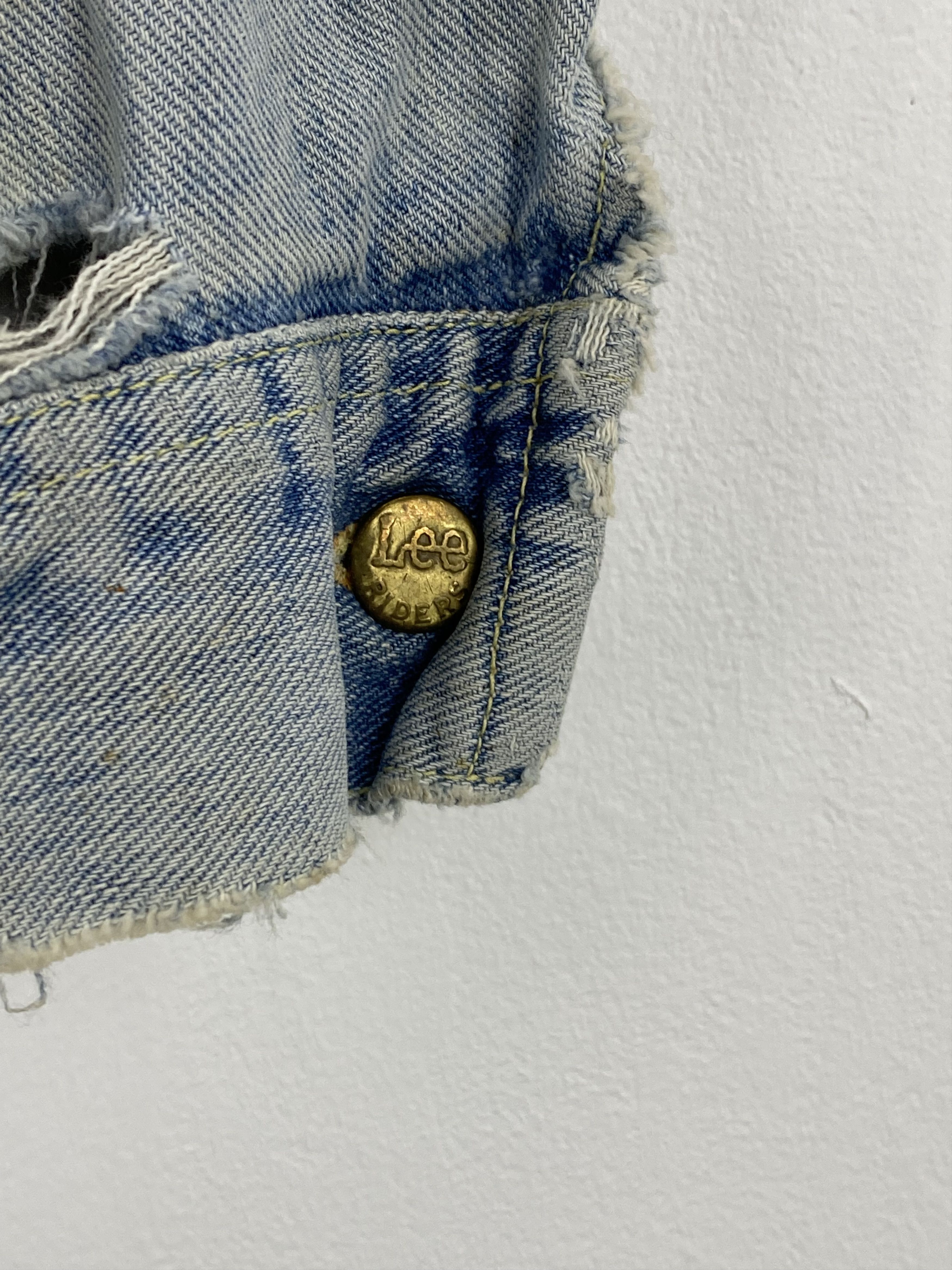 Lee Vintage 90s Lee Riders Ripped Button Up Denim Jacket MJ0004 Size US M / EU 48-50 / 2 - 7 Thumbnail