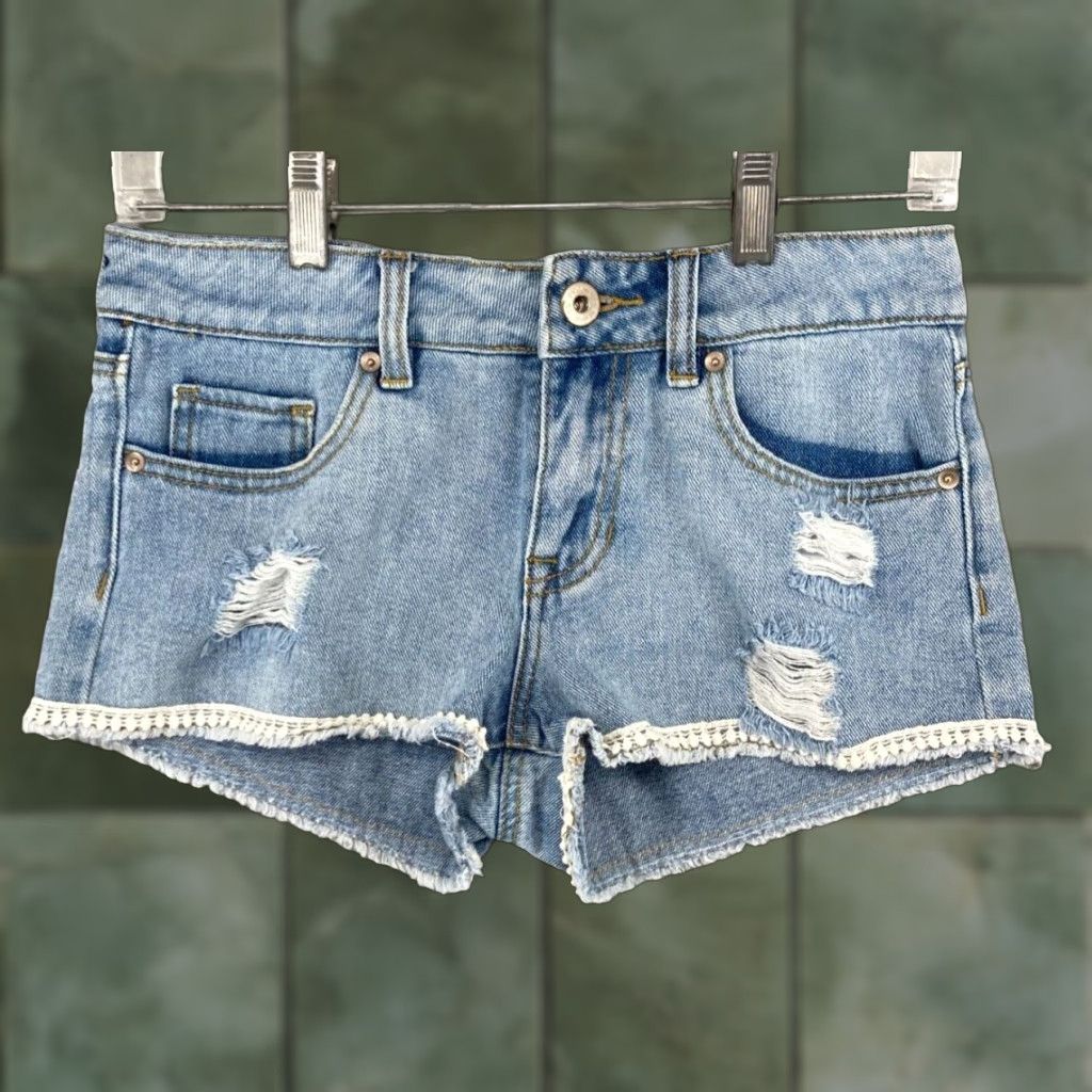 Denime Bullhead Denim Shorts Women 3 Low Rise Distressed Lace Blue Womens Size 26" / US 2 / IT 38 - 1 Thumbnail