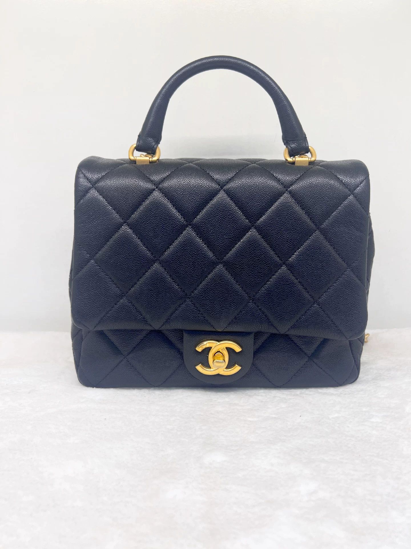 Chanel Pre-loved Bag Very good condition Size ONE SIZE - 1 Thumbnail