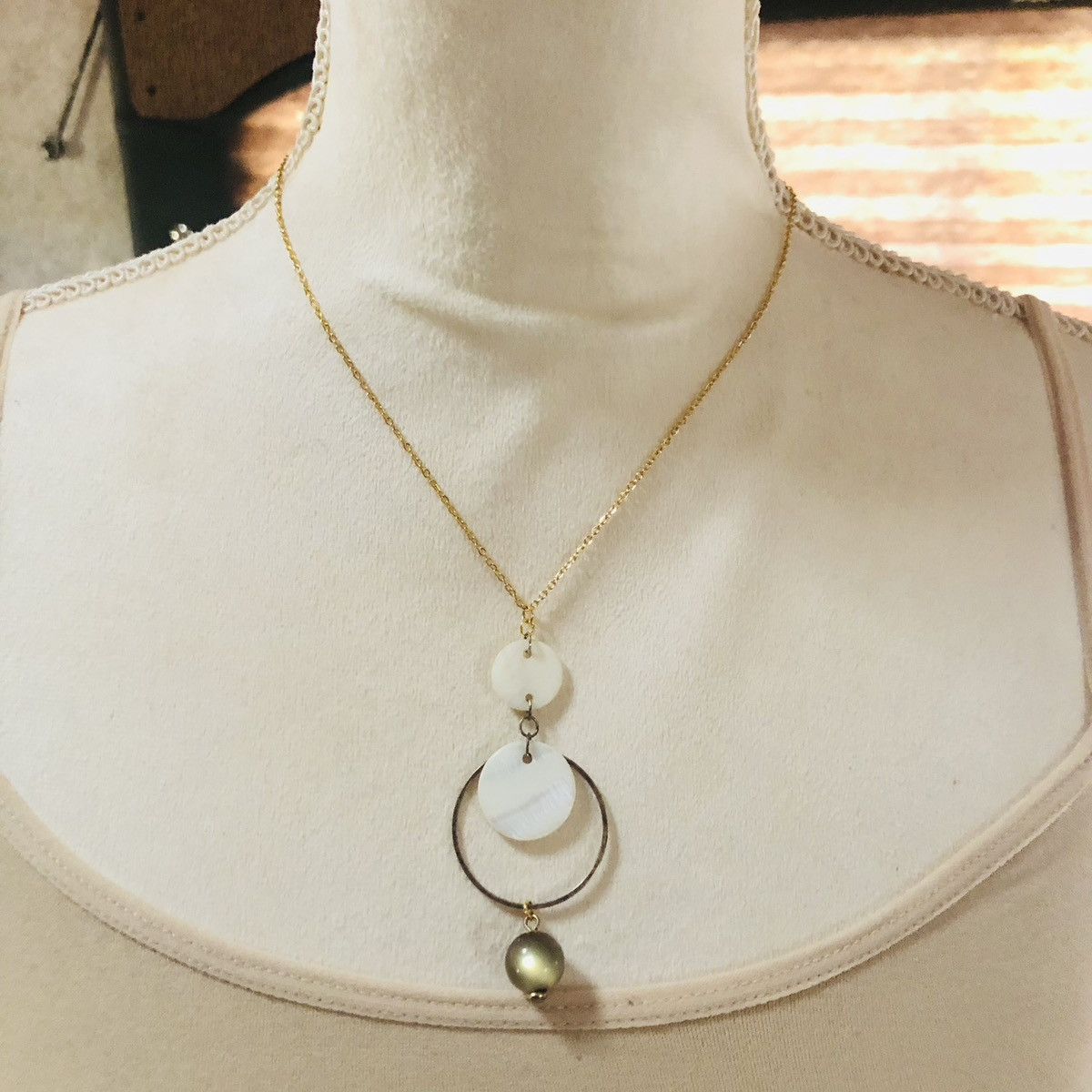 Handmade Handcrafted vintage cat eye mother of pearl drop necklace Size ONE SIZE - 2 Thumbnail