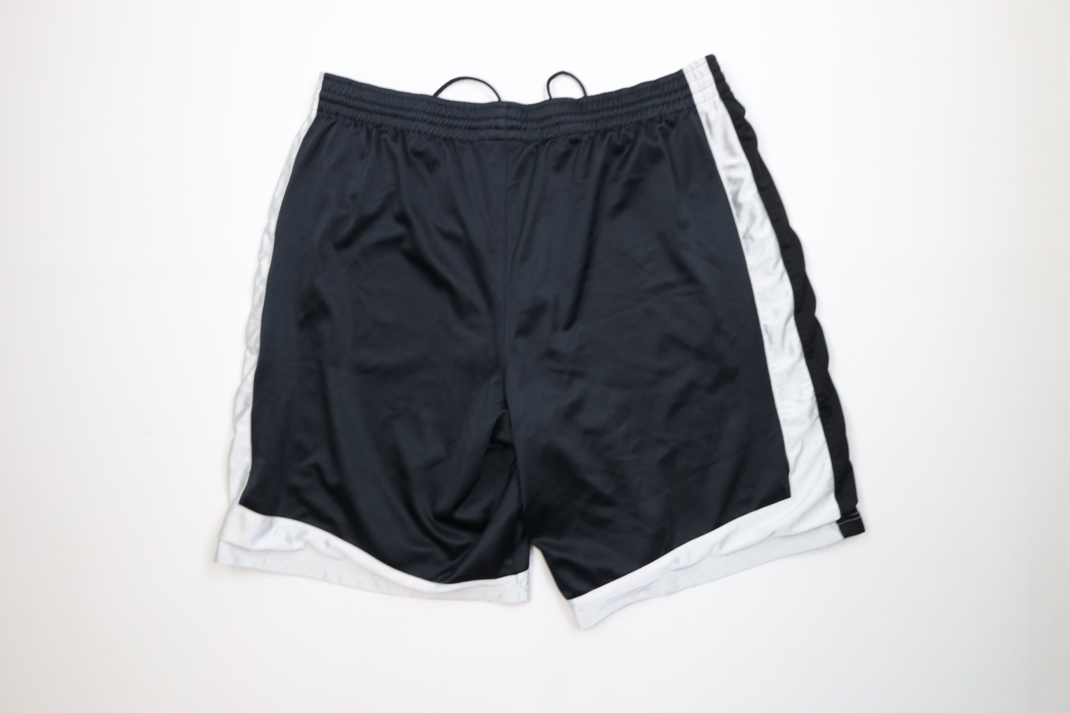 Nike Vintage Nike Mini Swoosh Heavyweight Gym Basketball Shorts Size US 38 / EU 54 - 11 Thumbnail