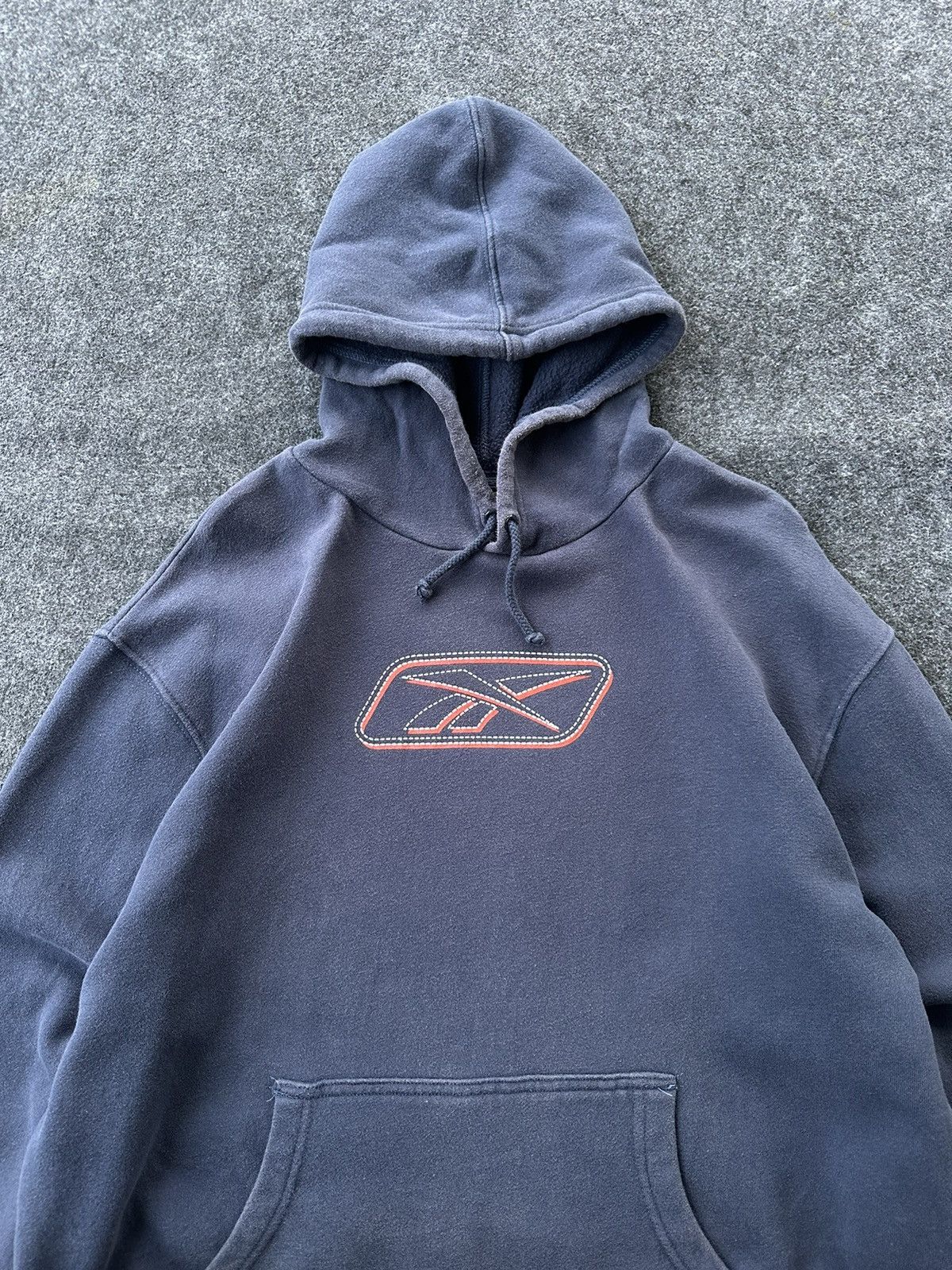 Reebok × Vintage Vintage Y2K Reebok Center Logo Sunfaded Hoodie A429 Size US XL / EU 56 / 4 - 2 Thumbnail
