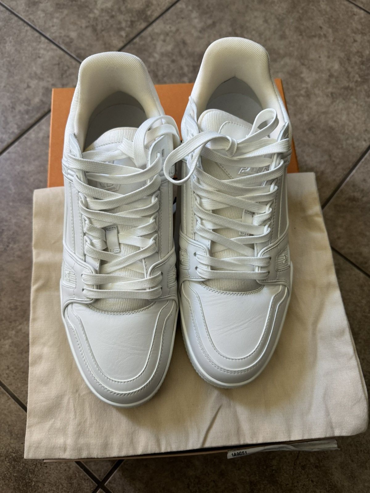 Louis Vuitton LV TRAINERS ALL WHITE Size US 10 / EU 43 - 8 Thumbnail
