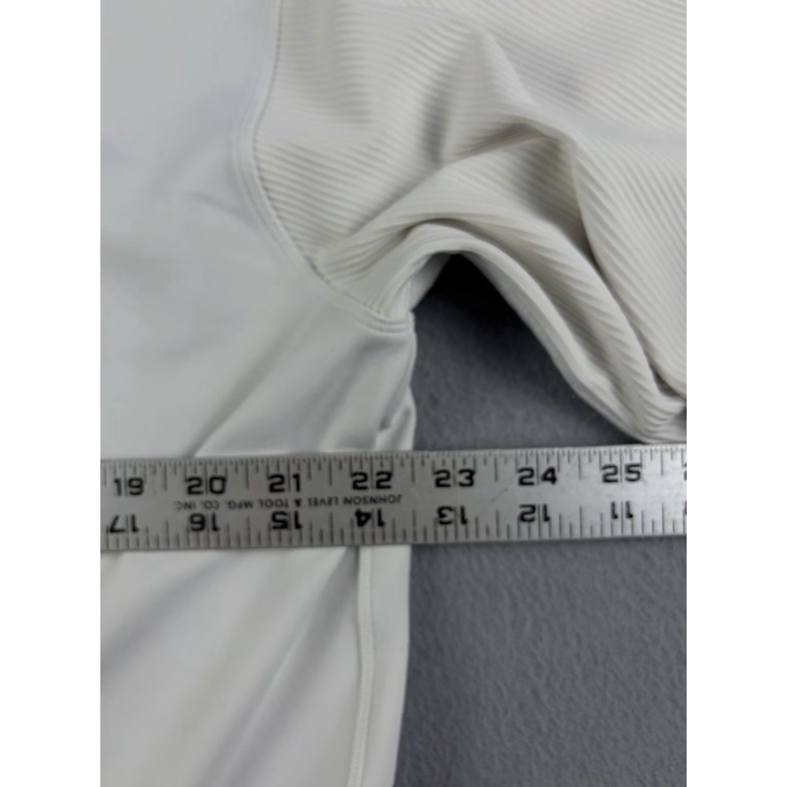 Lululemon Lululemon Sweatshirt Womens Large White Oversized Crewneck Pullover Activewear Logo Plush Crew Neck Shirt Women Mens? Wait. Size L / US 10 / IT 46 - 6 Thumbnail