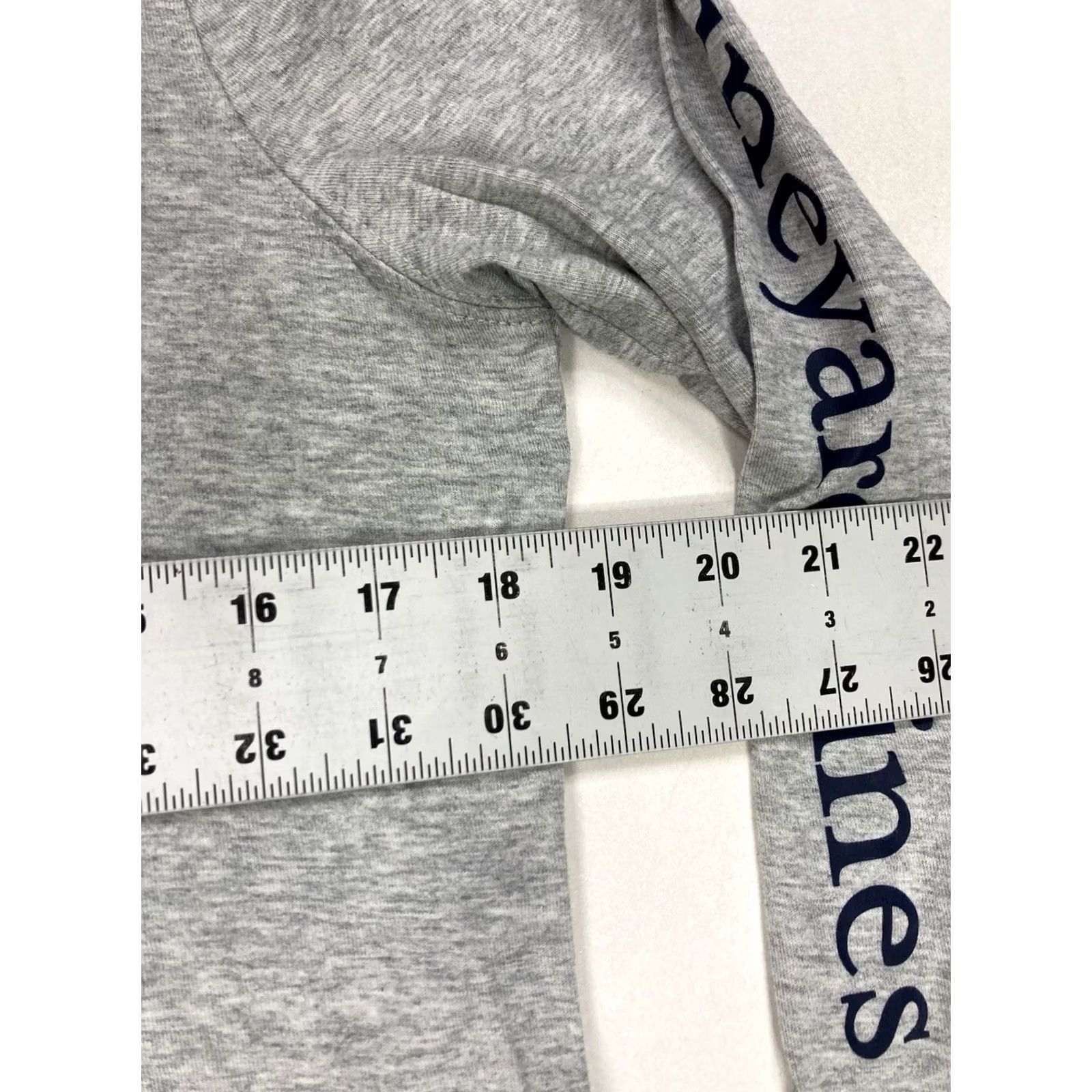 Vineyard Vines Vineyard Vines Christmas Pocket Graphic T-shirt Women Small Long Sleeve Crew Neck Pullover Gray Santa Claus Size S / US 4 / IT 40 - 7 Thumbnail