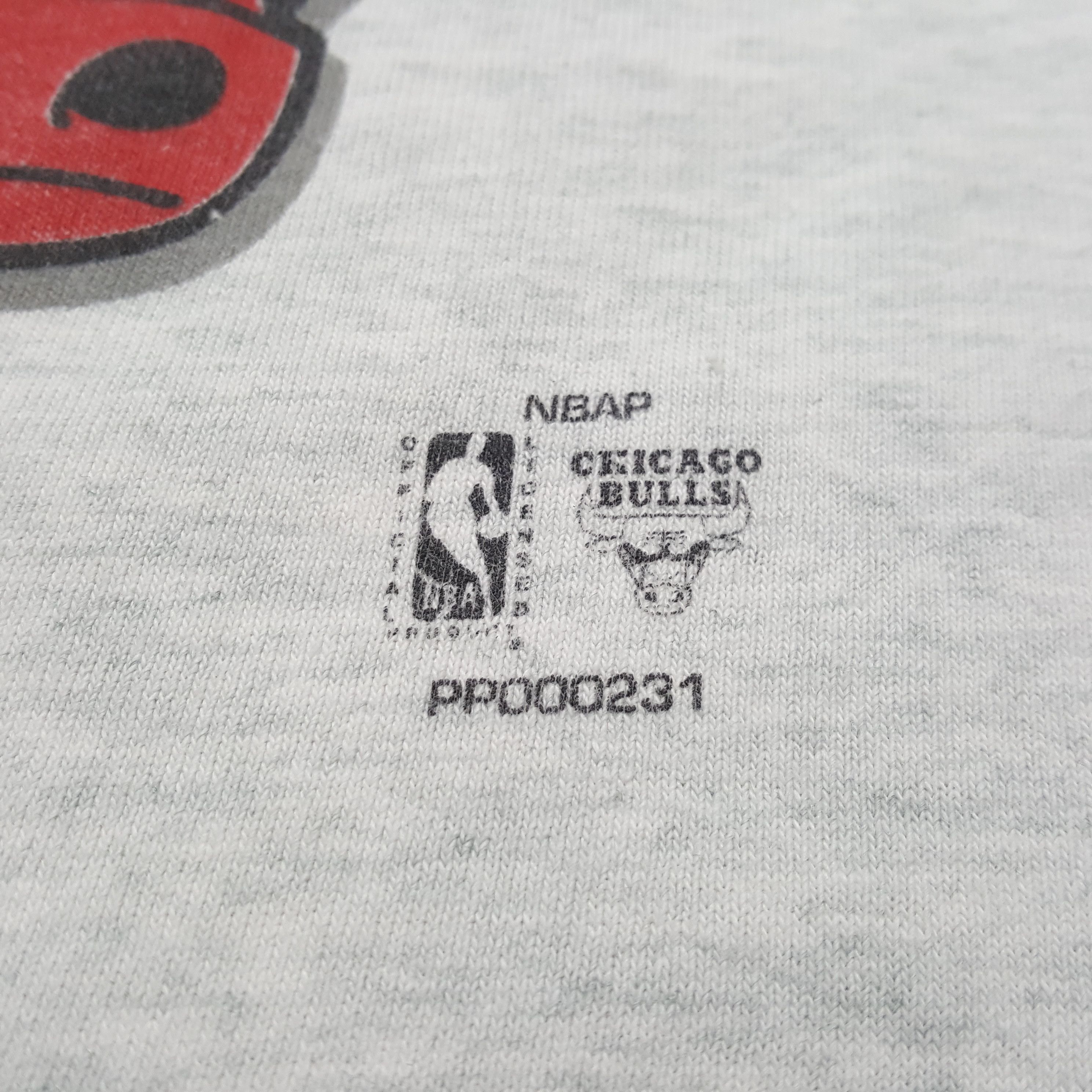 NBA Chicago Bulls Basketball Team Vintage Tshirt 31 Size US XXL / EU 58 / 5 - 7 Thumbnail
