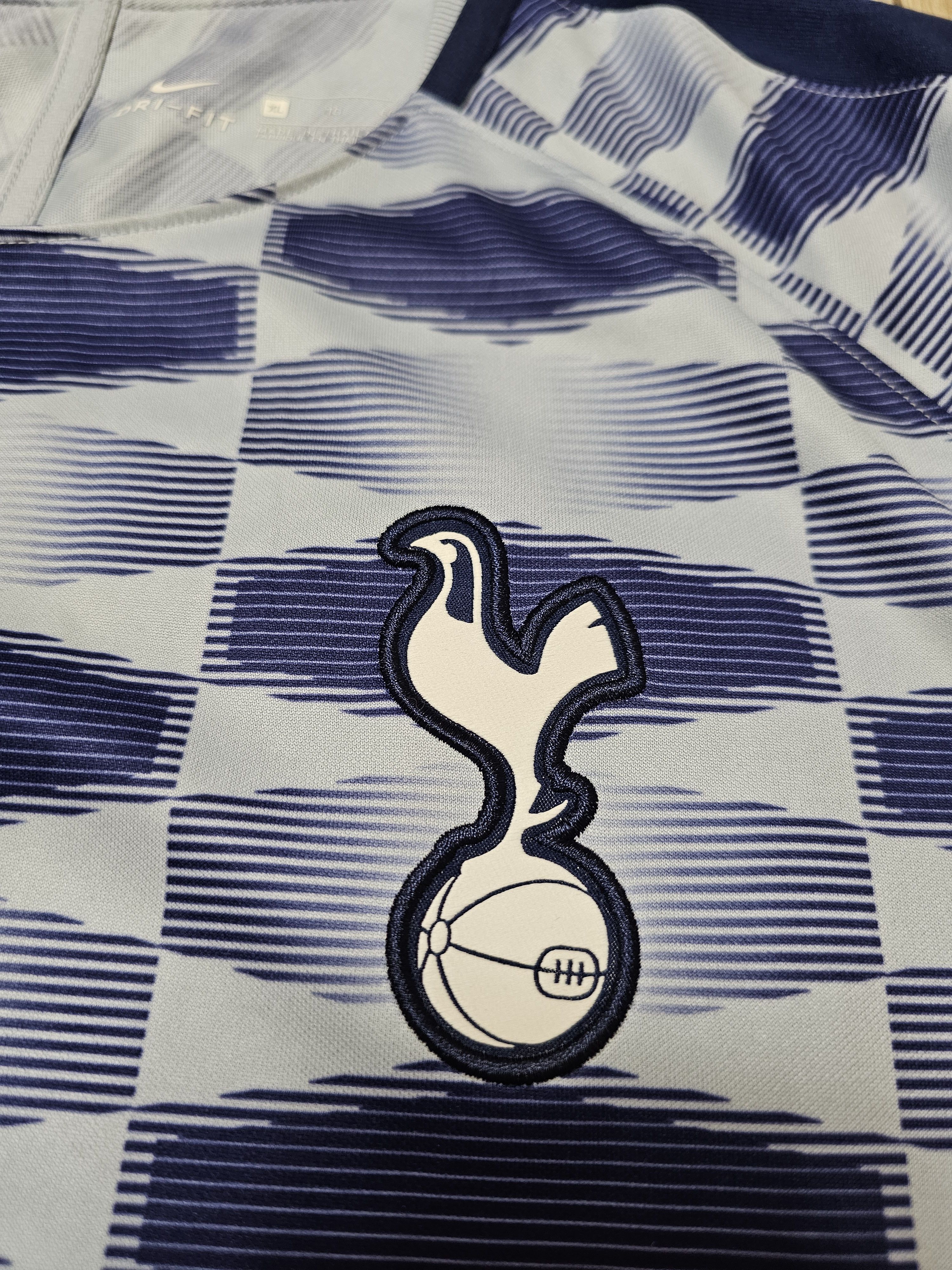 Nike TOTTENHAM HOTSPUR 2017 2018 TRAINING FOOTBALL SOCCER JERSEY Size US XL / EU 56 / 4 - 4 Thumbnail