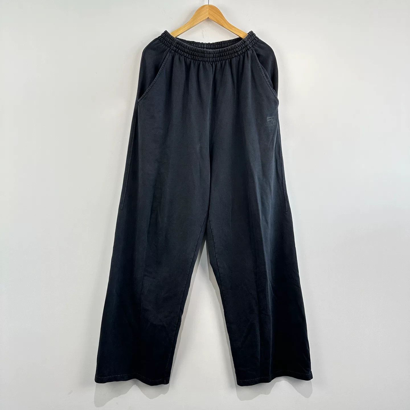 Balenciaga Balenciaga Embroidered Logo Wide-Leg Pants Size US 26 / EU 42 - 1 Thumbnail