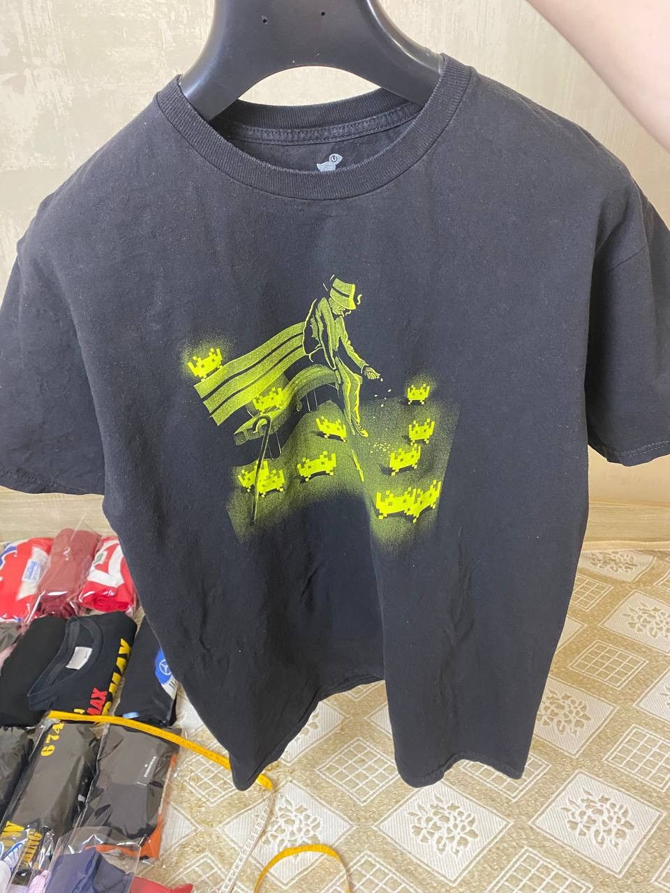Playstation 🔥 Space Invaders Feeding The Pixels Vintage Game T Shirt Y2K Size US L / EU 52-54 / 3 - 4 Thumbnail