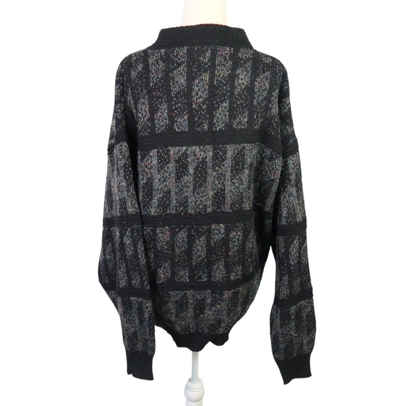Vintage VINTAGE Cambio Black and Grey Geometric Wool Blend Crew Neck Sweater Mens L 90s 80s Pullover Geometric Knit Wool Nylon Acrylic Fall Winter Size US L / EU 52-54 / 3 - 4 Thumbnail
