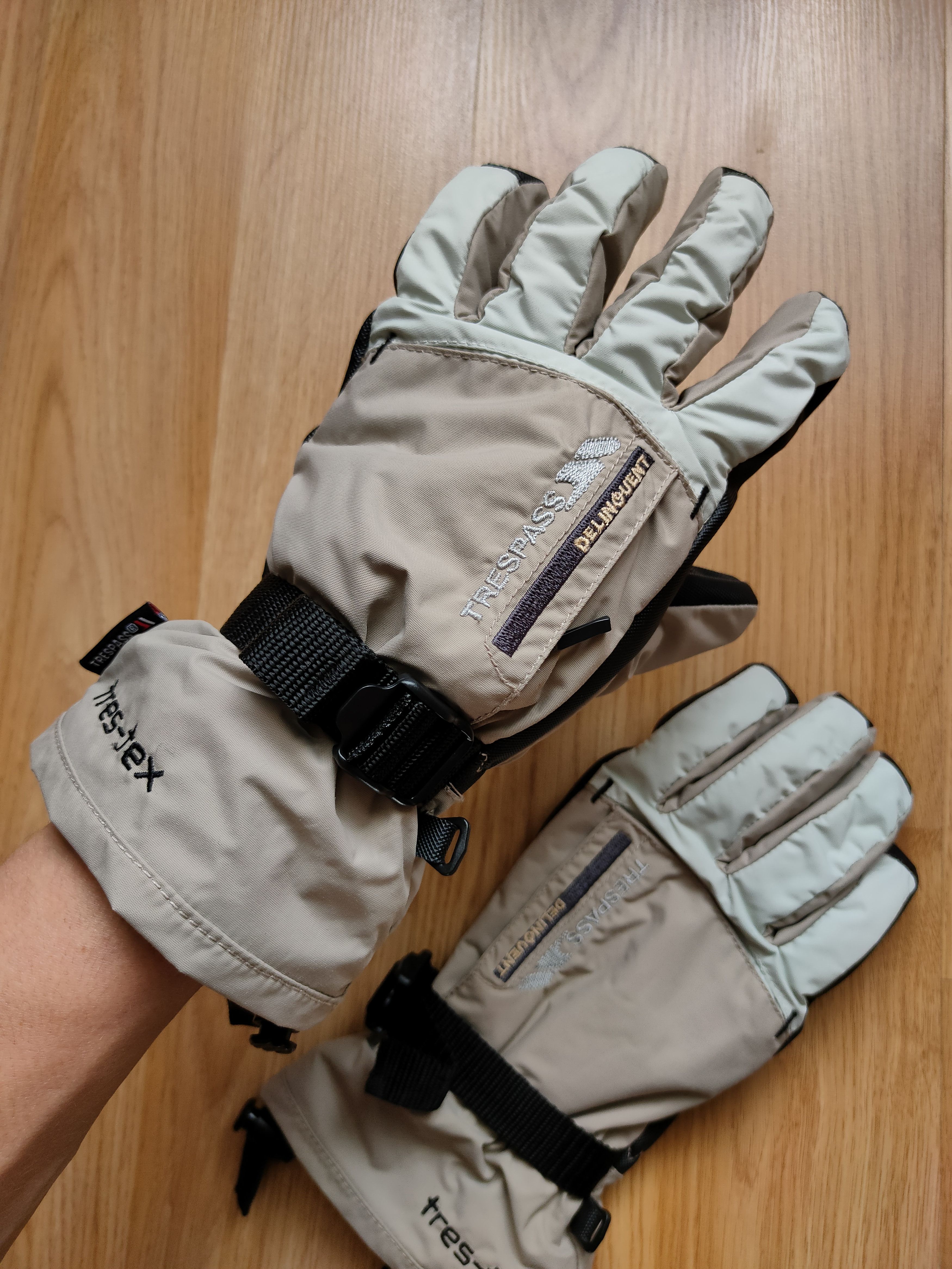 The Mountain Trespass outdoor gloves mountain winter gloves gorpcore Size ONE SIZE - 1 Thumbnail