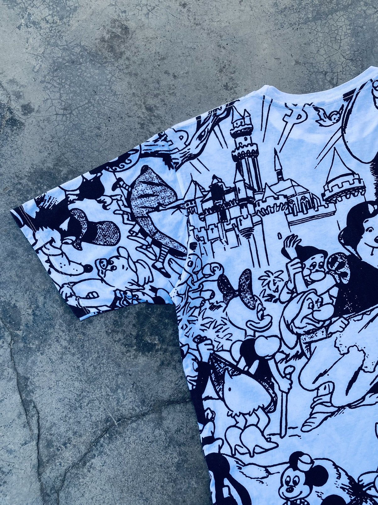Vintage Vintage Over Print Cartoon Tees Size US L / EU 52-54 / 3 - 10 Thumbnail