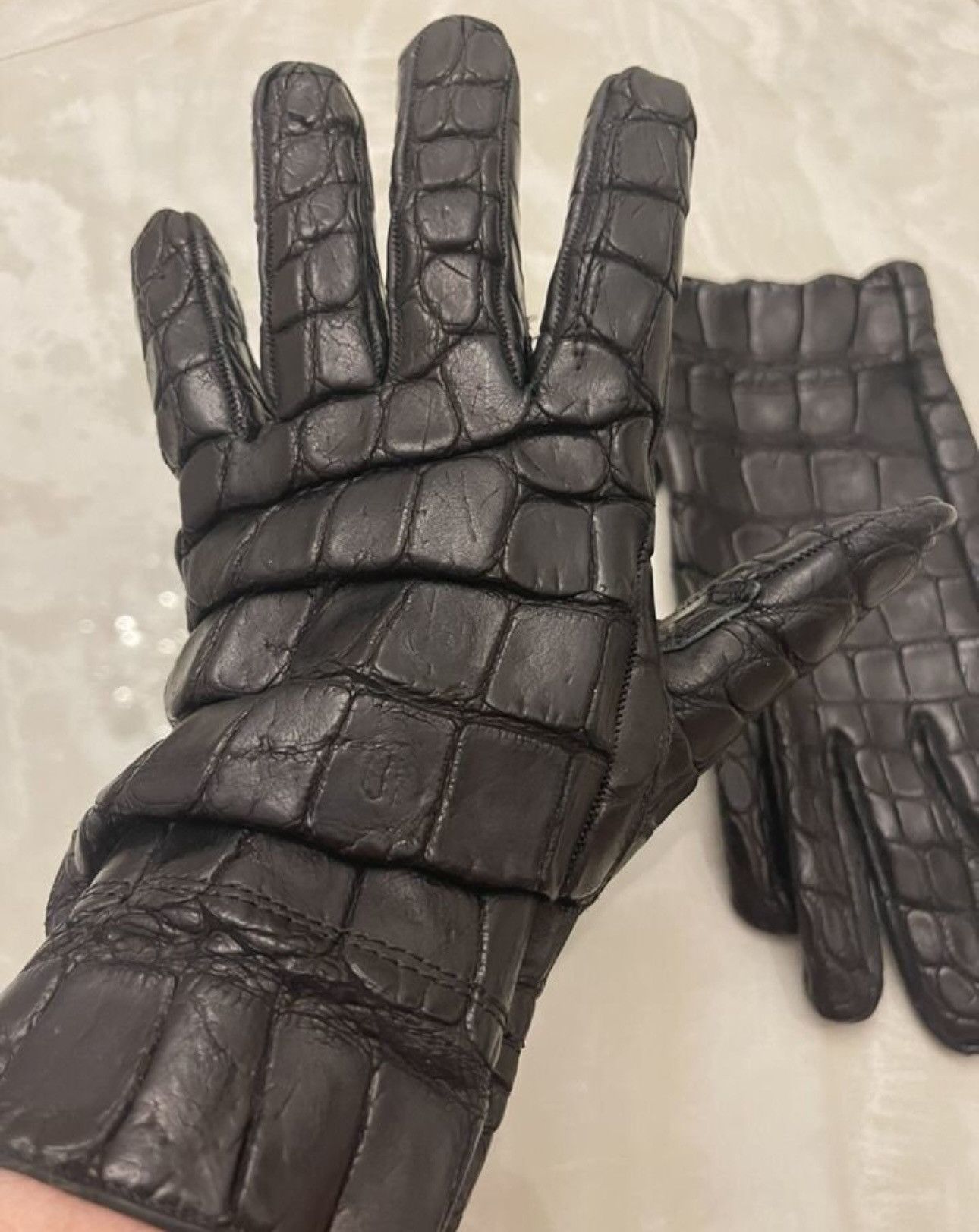 Isaac Sellam Experience Crocodile Leather Gloves by Isaac Sellam Size ONE SIZE - 5 Thumbnail