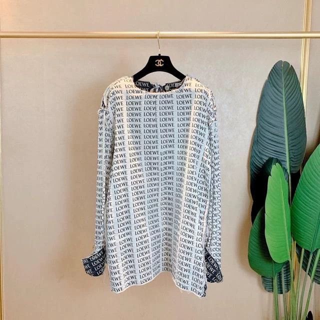 loewe White full-logo top 2506-Nextarrow