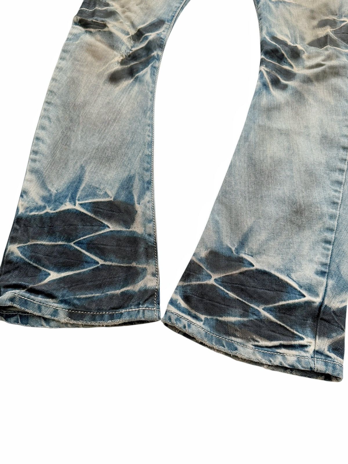 BUFFALO BOBS Flared Wrinkle Oil Distressed Blue Grunge Denim Size US 28 / EU 44 - 3 Thumbnail
