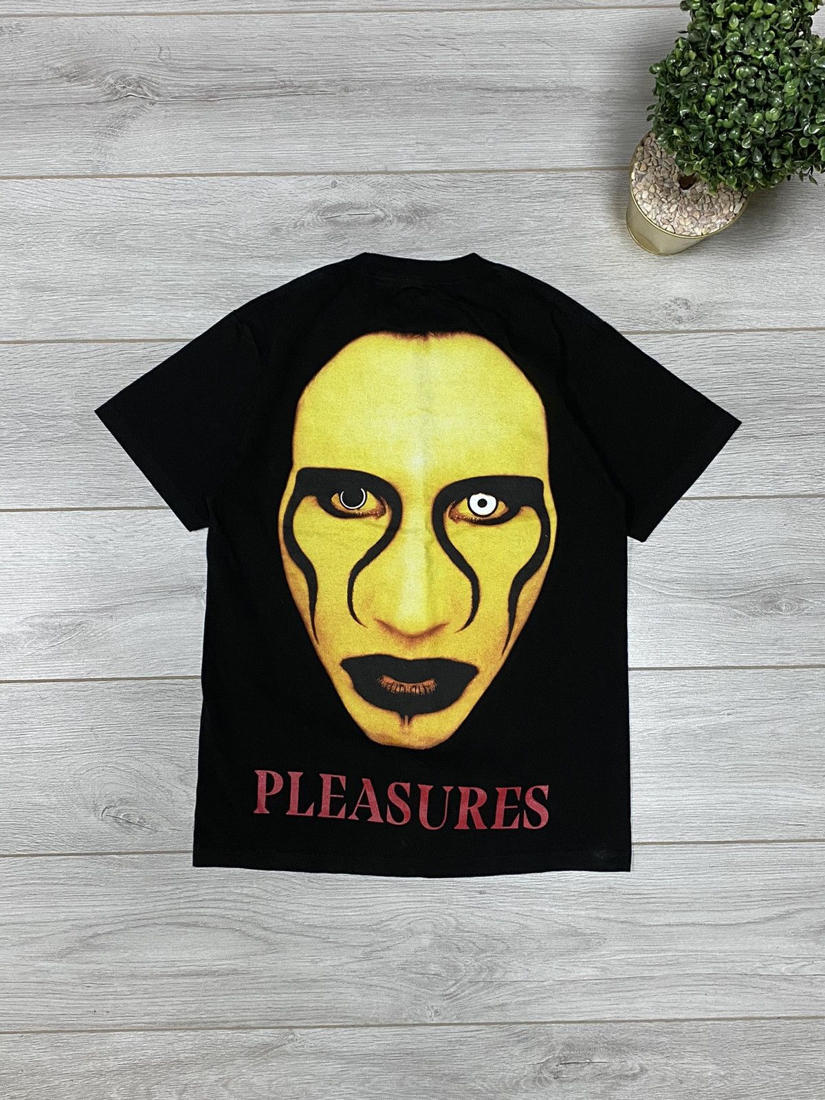 Pleasures Marilyn Manson Pleasures face big logo t-shirt Size US M / EU 48-50 / 2 - 1 Thumbnail