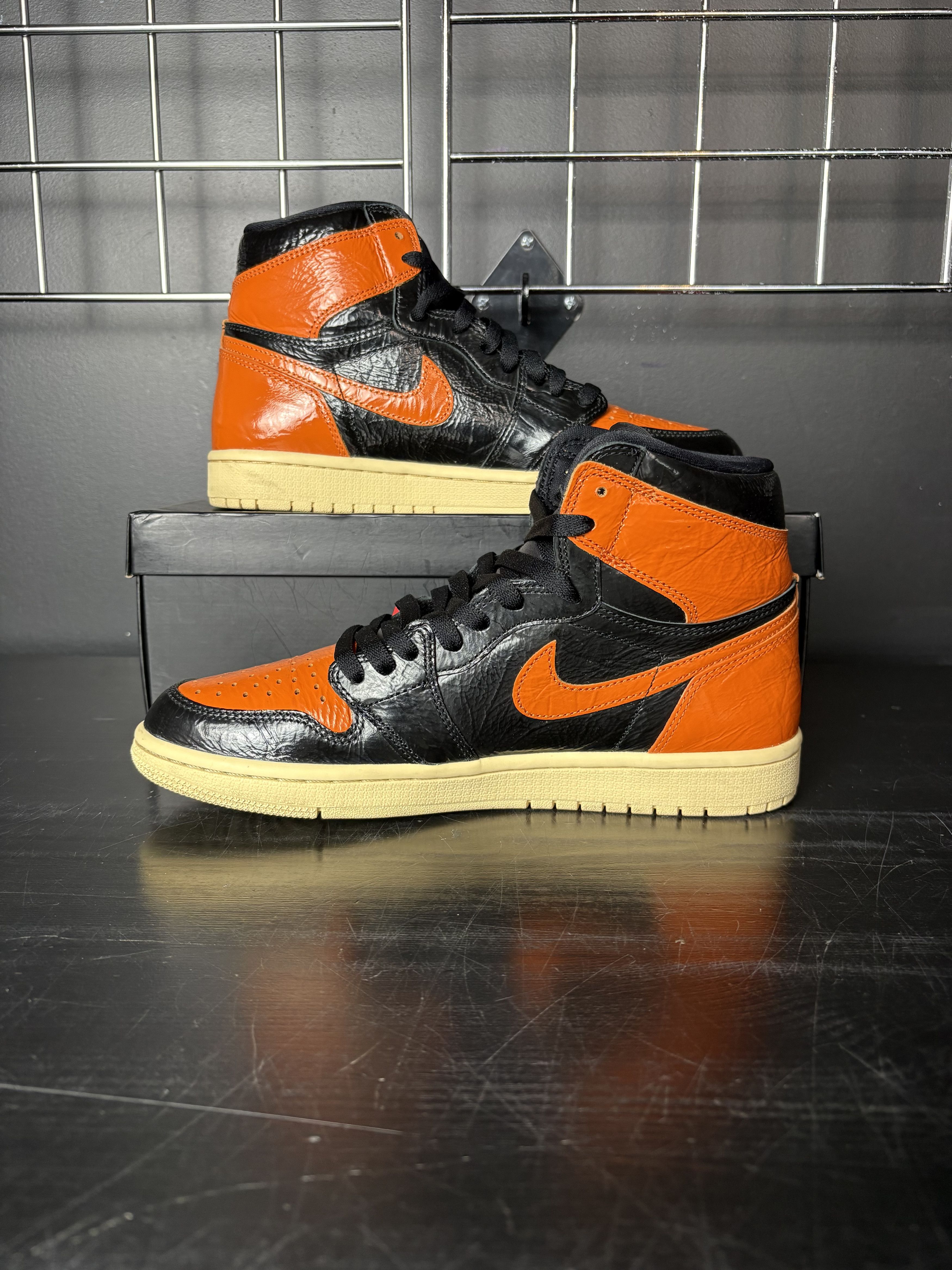 Jordan Brand Air Jordan 1 Retro High "Shattered Backboard 3.0" Size US 8 / EU 41 - 2 Thumbnail