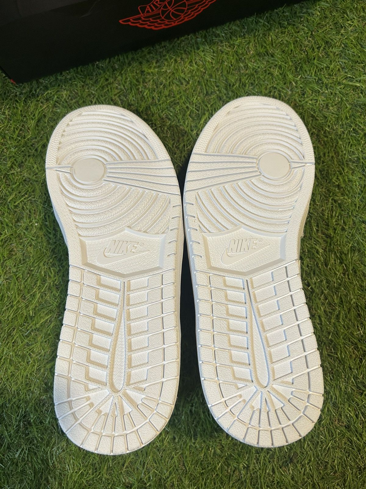 Jordan Brand DS Jordan 1 Low Triple White 2013 Size US 11 / EU 44 - 8 Thumbnail