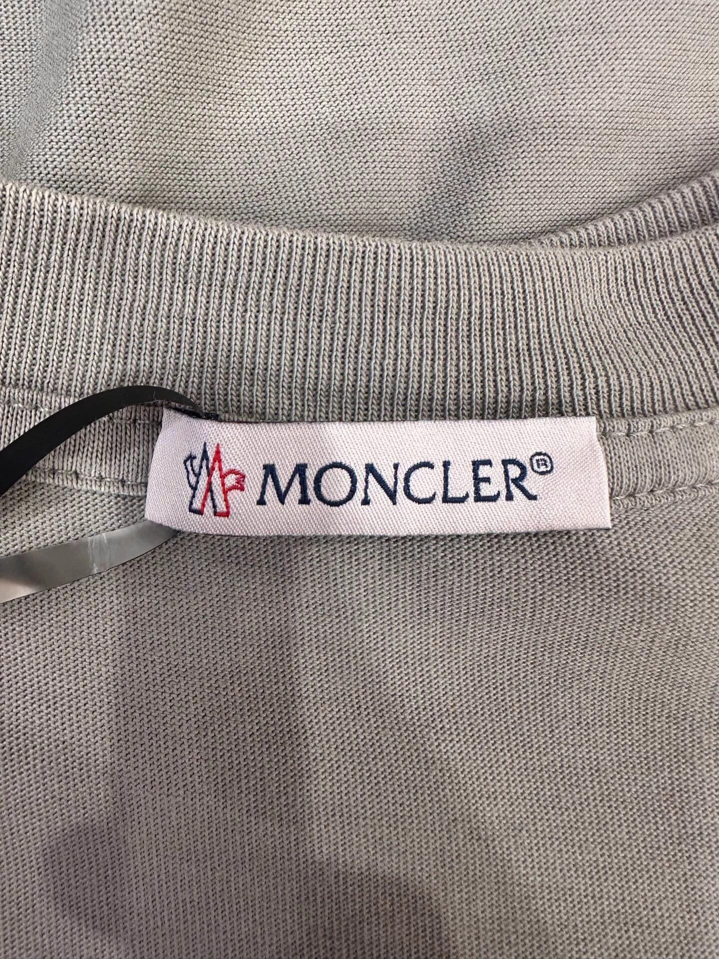 Moncler Moncler Men's Pale Green Embroidered Logo Short Sleeve Tee L Size US L / EU 52-54 / 3 - 4 Thumbnail