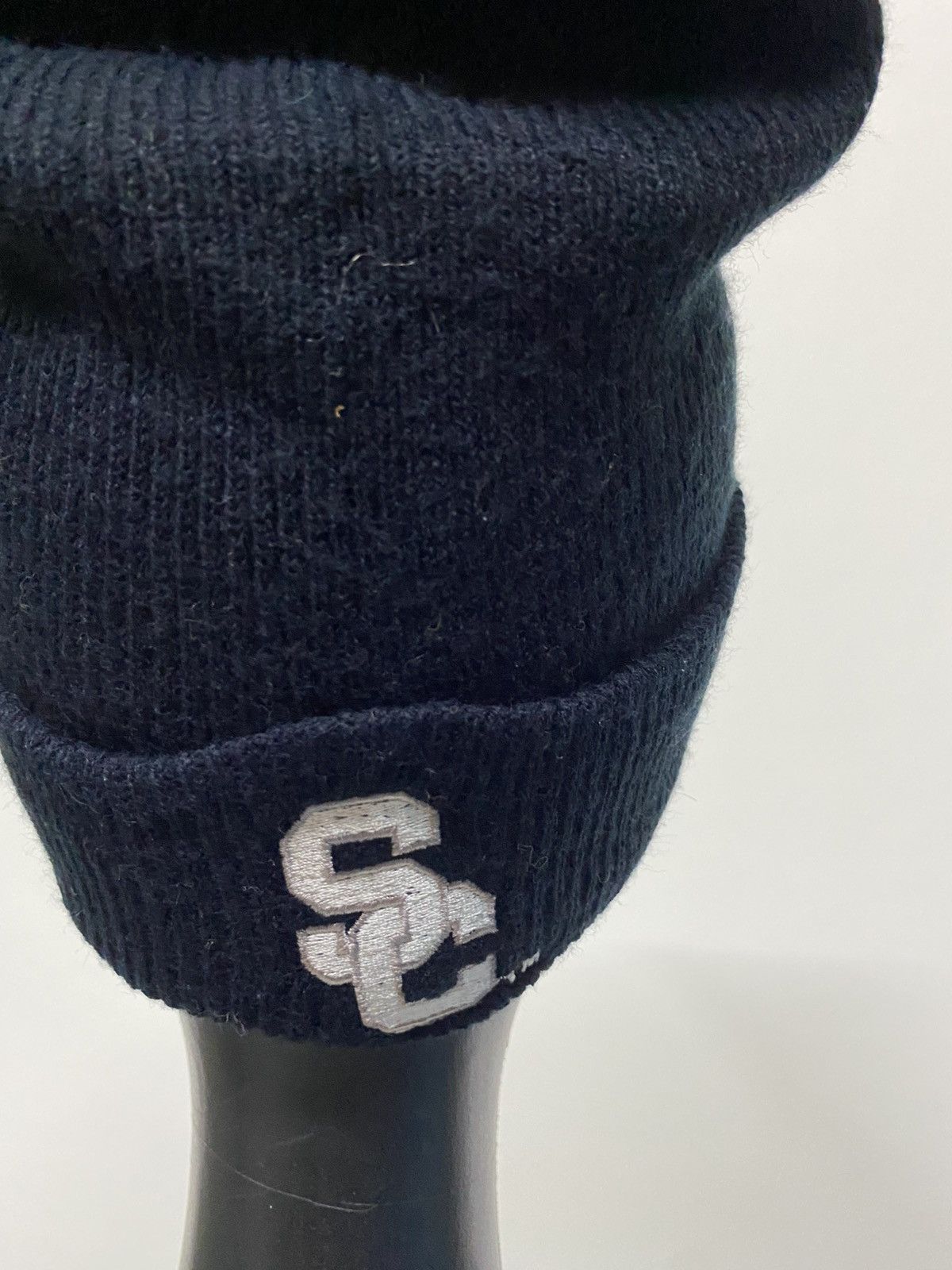 Nike Nike Small Logo Embroidered Beanie Hat Size ONE SIZE - 5 Thumbnail