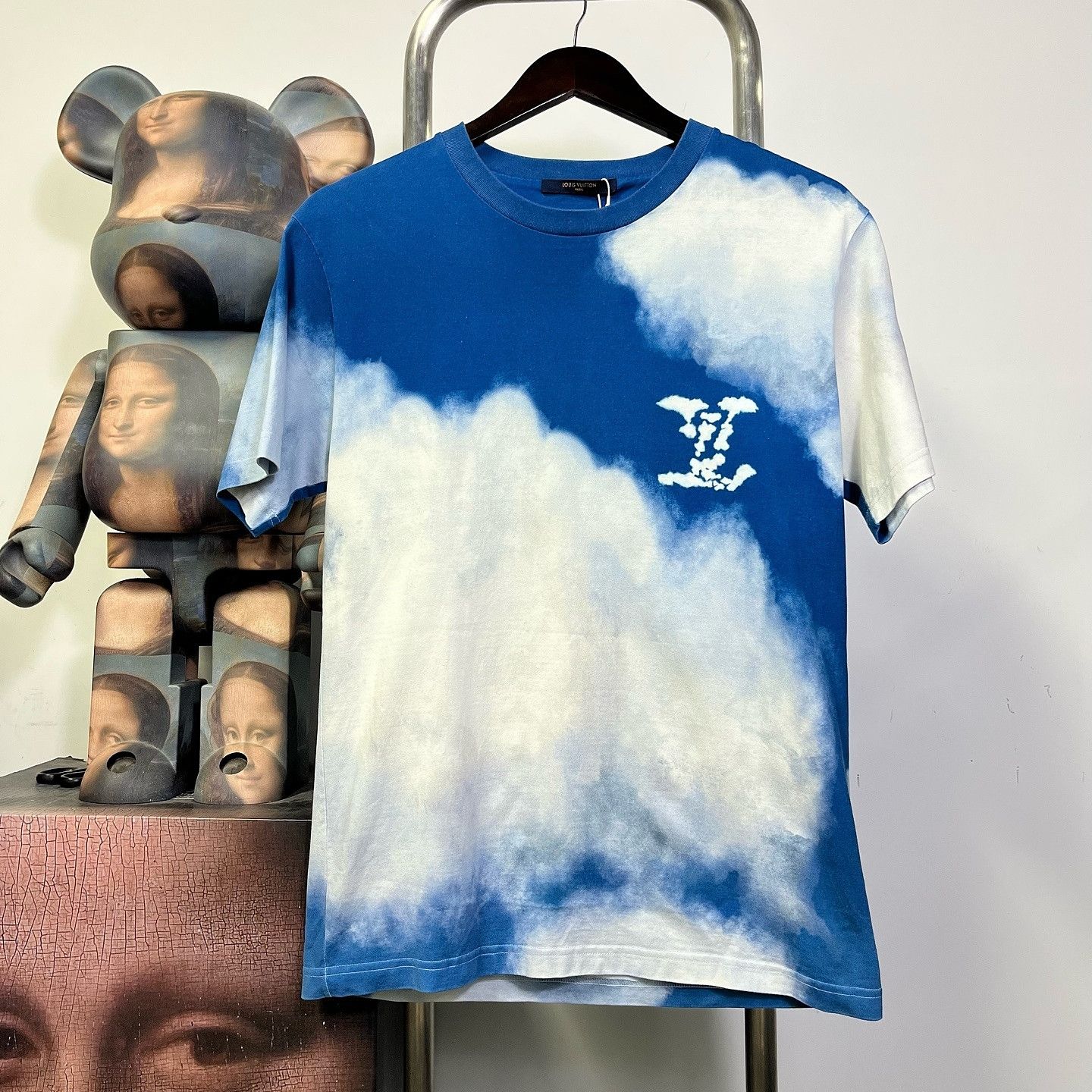Louis Vuitton Louis Vuitton Cloud Print T-Shirt Size M Size US M / EU 48-50 / 2 - 1 Thumbnail