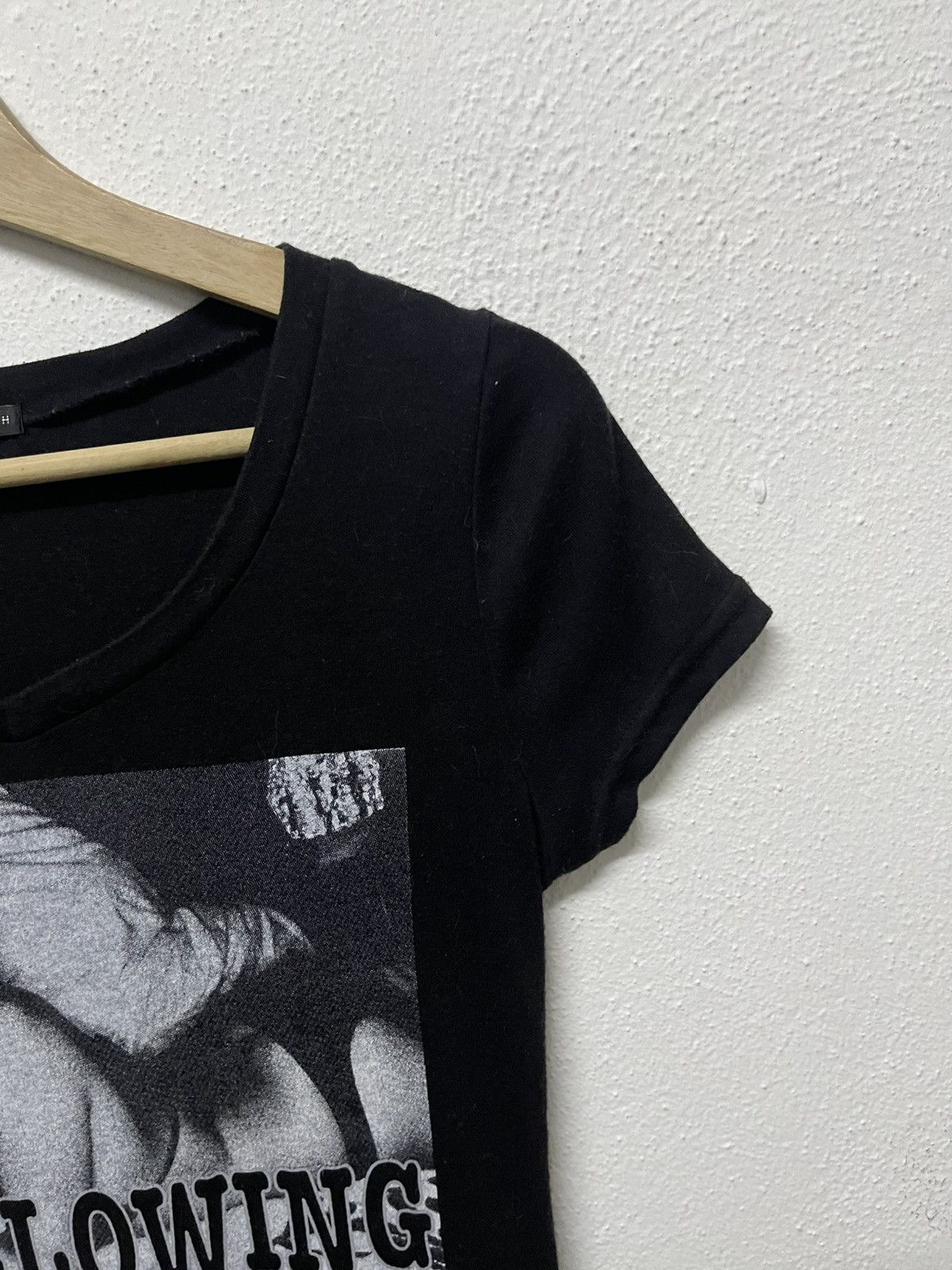 If Six Was Nine 2000s HYSTERIC GLAMOUR INSPIRED SEXY GRAPHIC V NECK TSHIRT Size M / US 6-8 / IT 42-44 - 6 Thumbnail