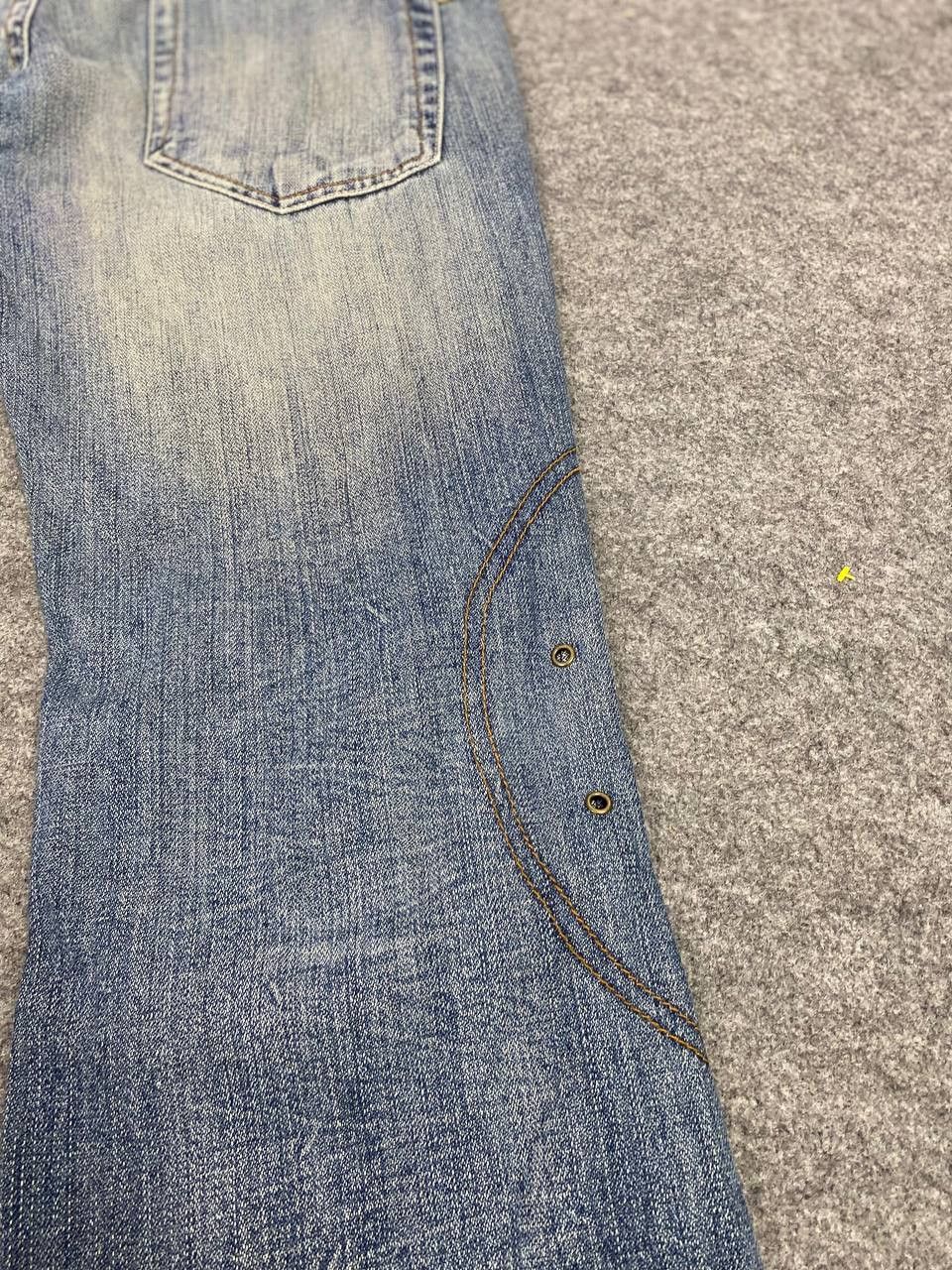 Japanese Brand realmind japanese brand bootcut denim distressed design Size US 34 / EU 50 - 8 Thumbnail